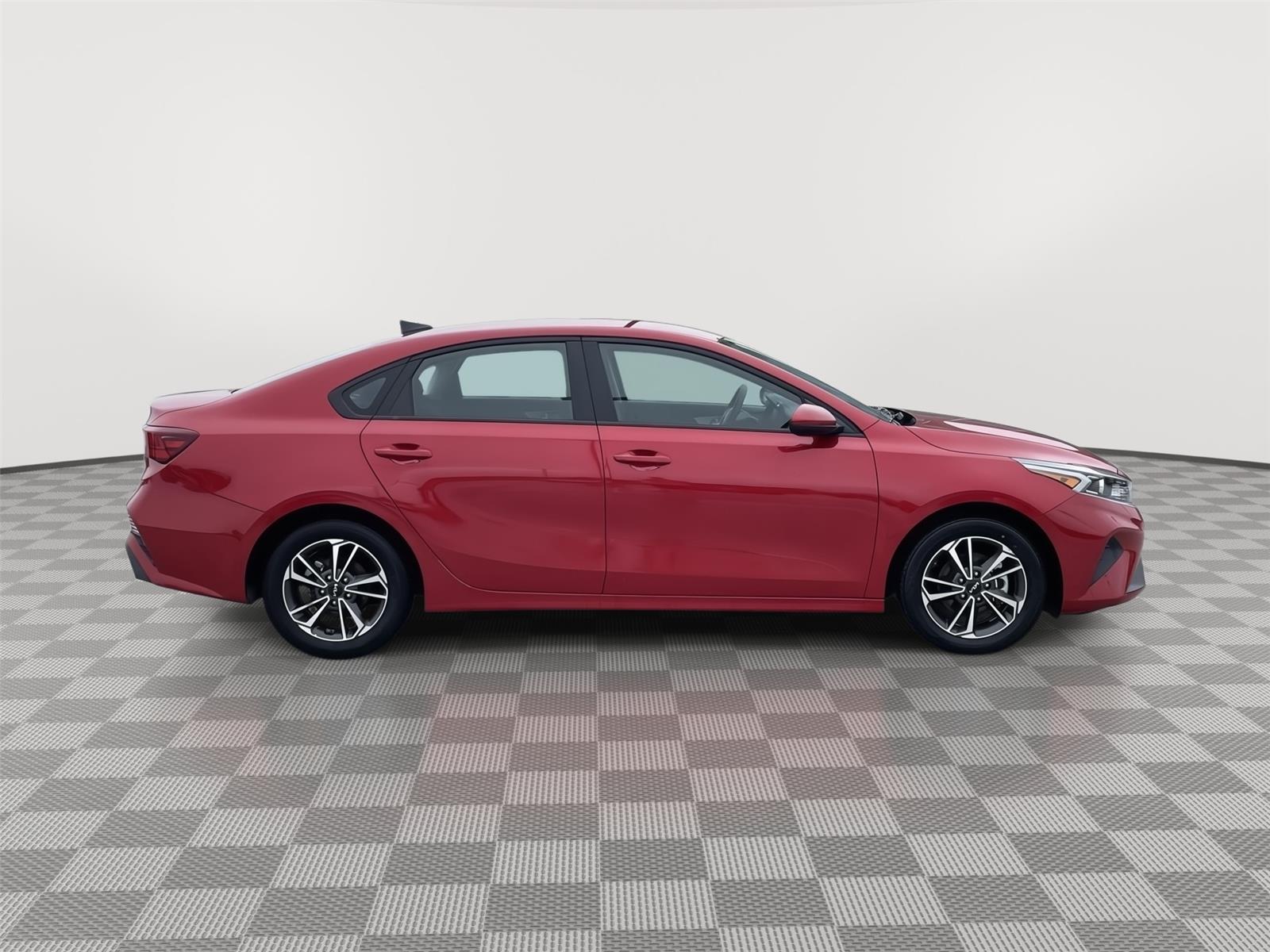 Vehicle photo 7