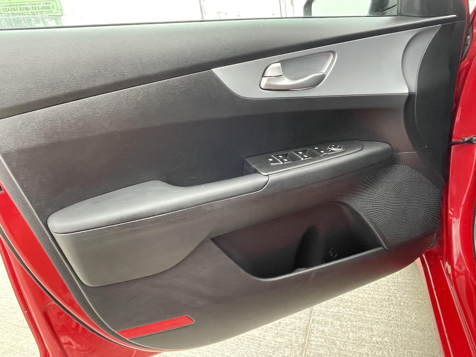Vehicle photo 12