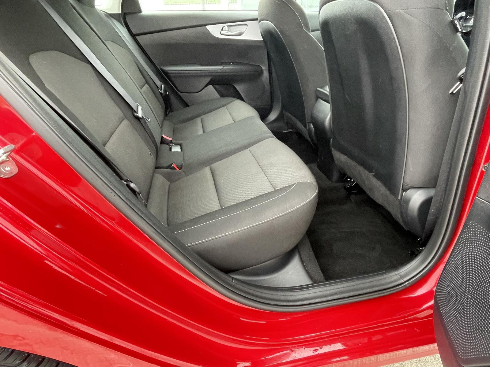 Vehicle photo 18