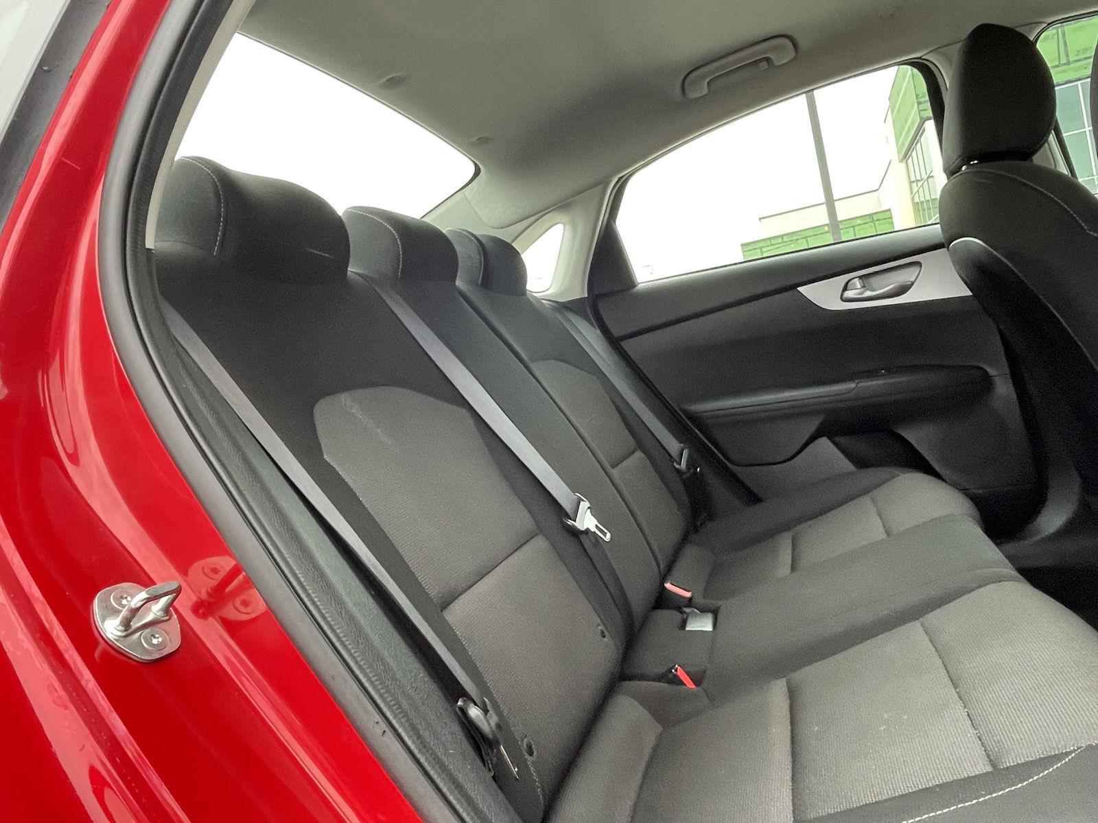 Vehicle photo 19
