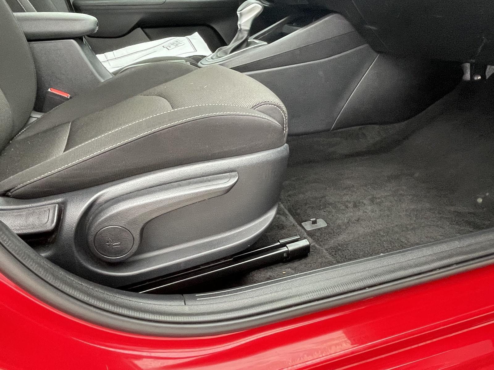 Vehicle photo 20