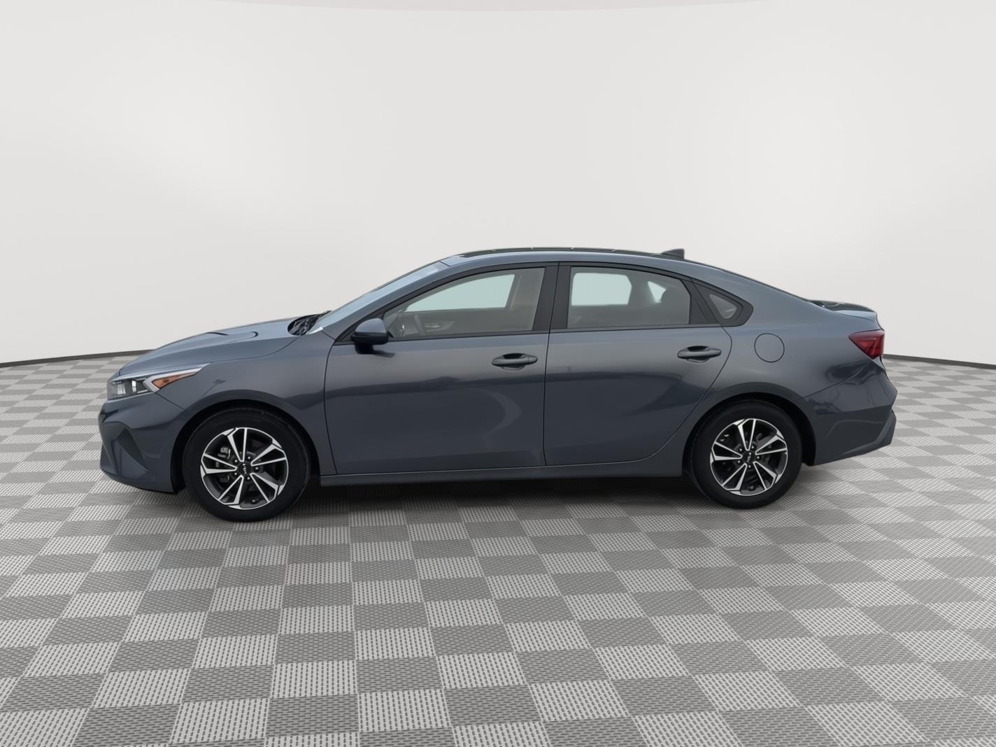Vehicle photo 2