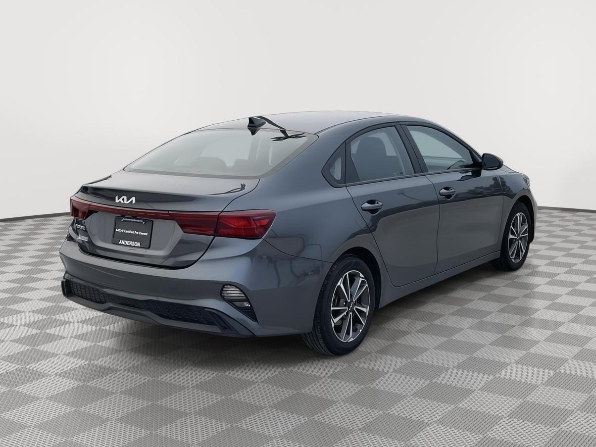 Vehicle photo 6