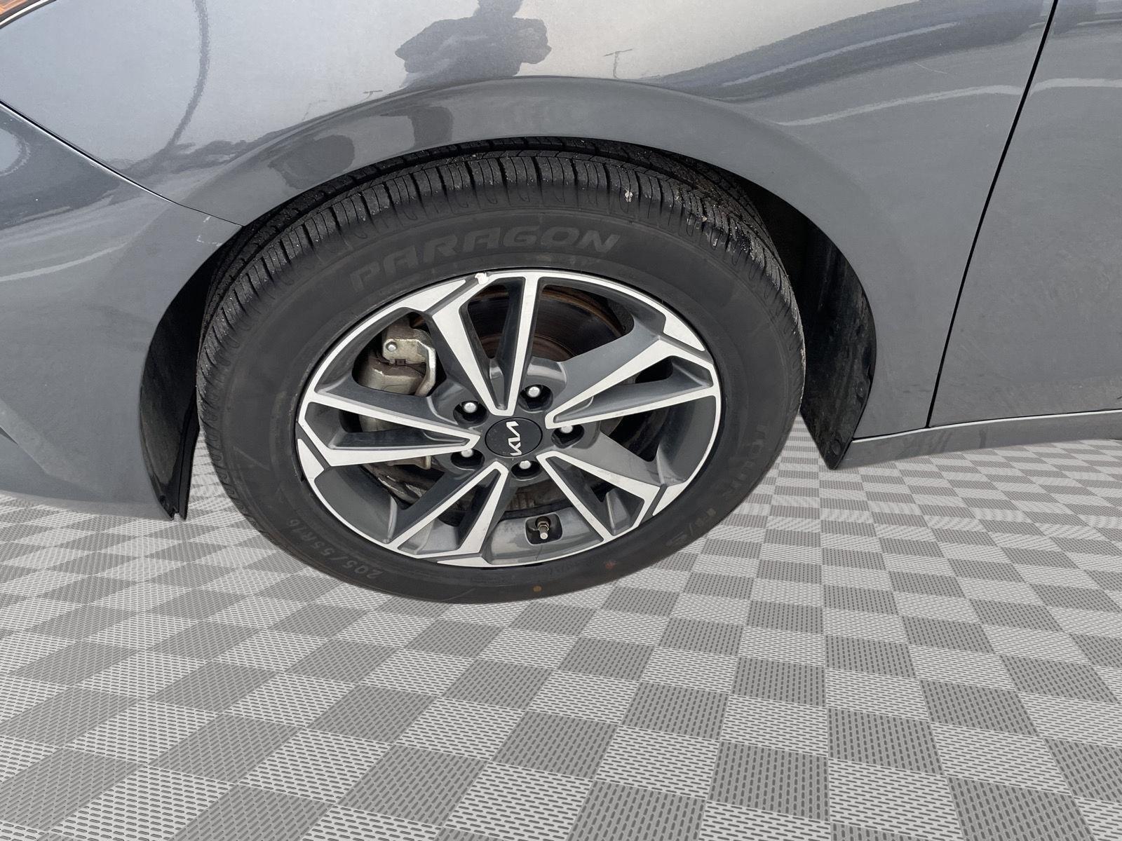 Vehicle photo 10
