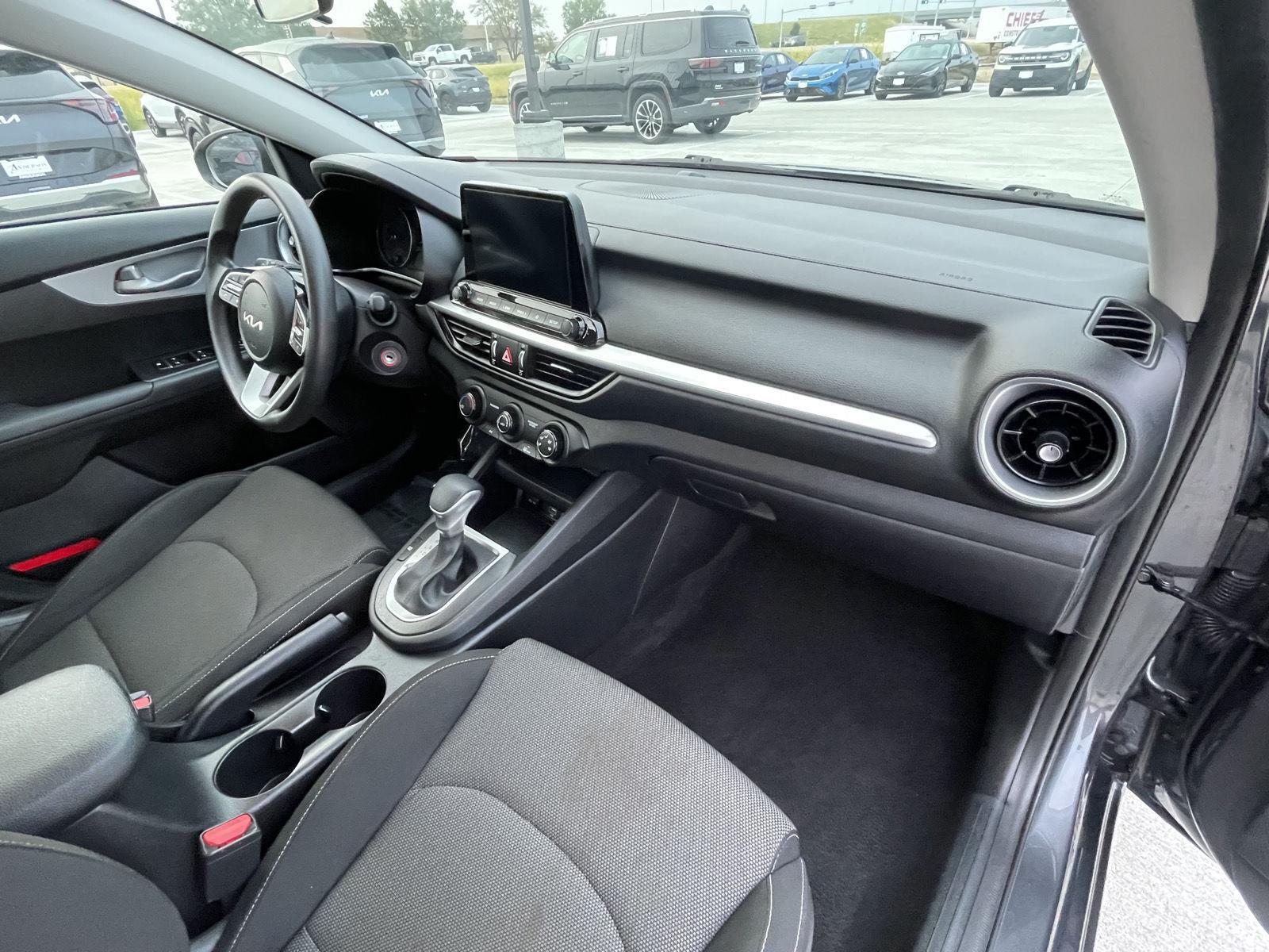 Vehicle photo 18
