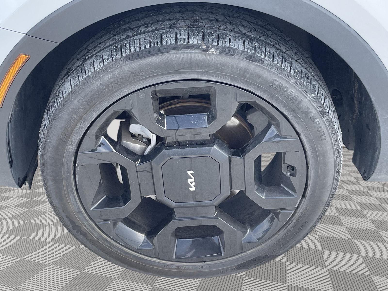 Vehicle photo 10