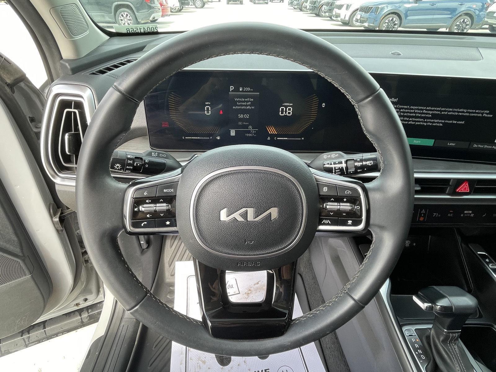 Vehicle photo 13