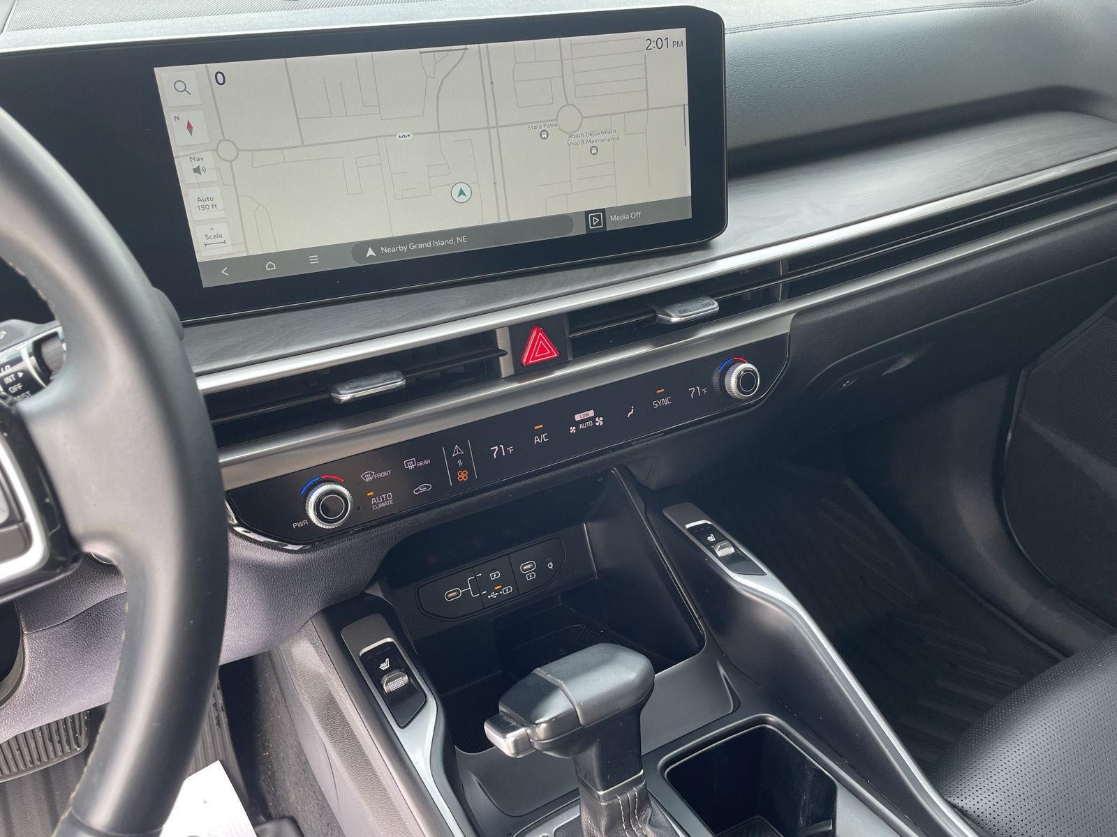 Vehicle photo 14
