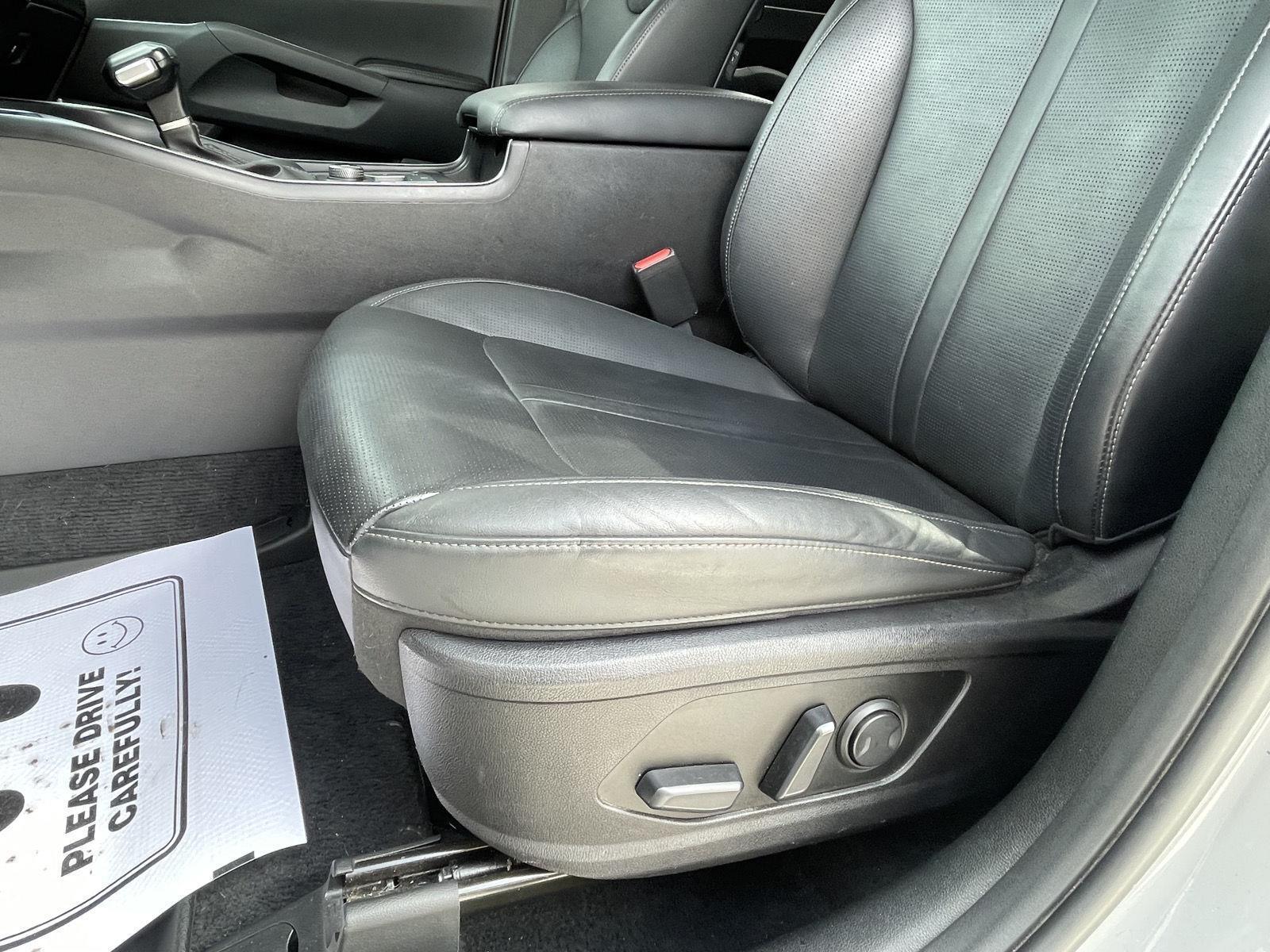Vehicle photo 17