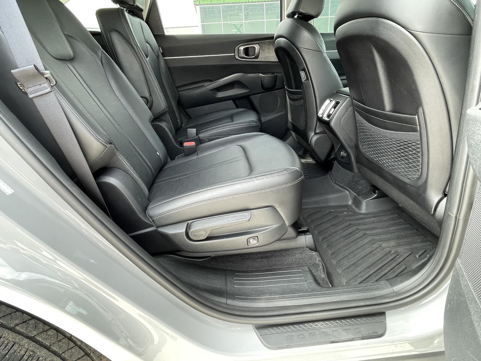 Vehicle photo 18