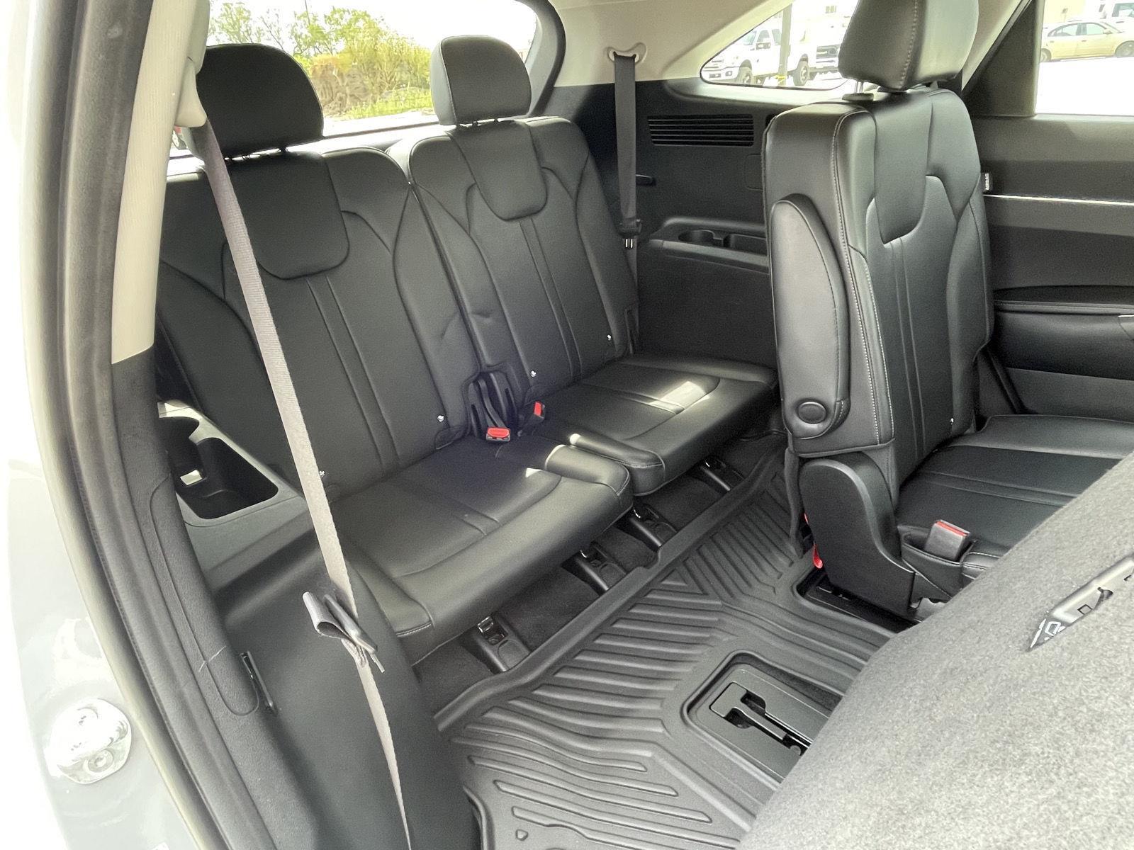 Vehicle photo 20