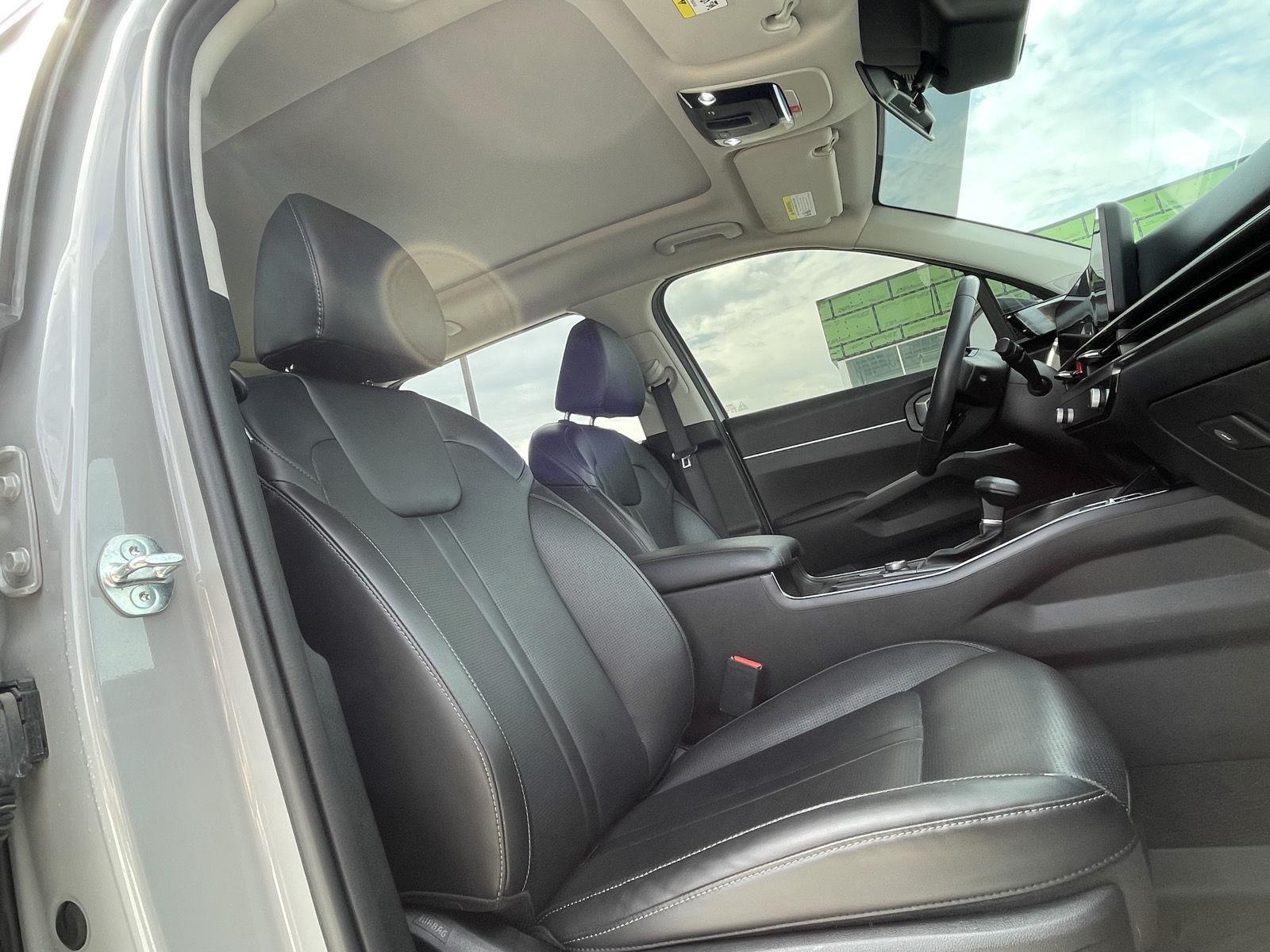Vehicle photo 22