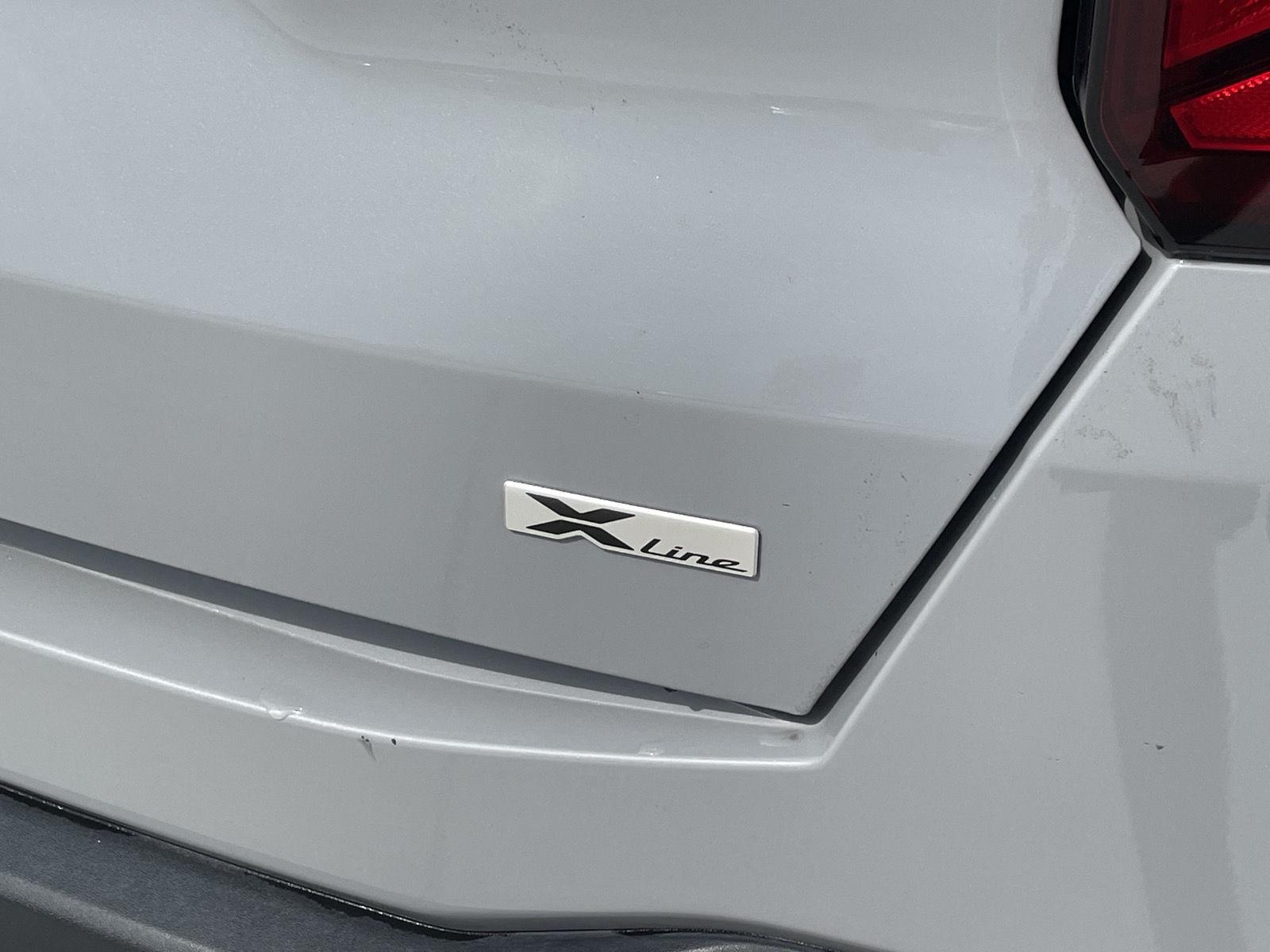 Vehicle photo 23