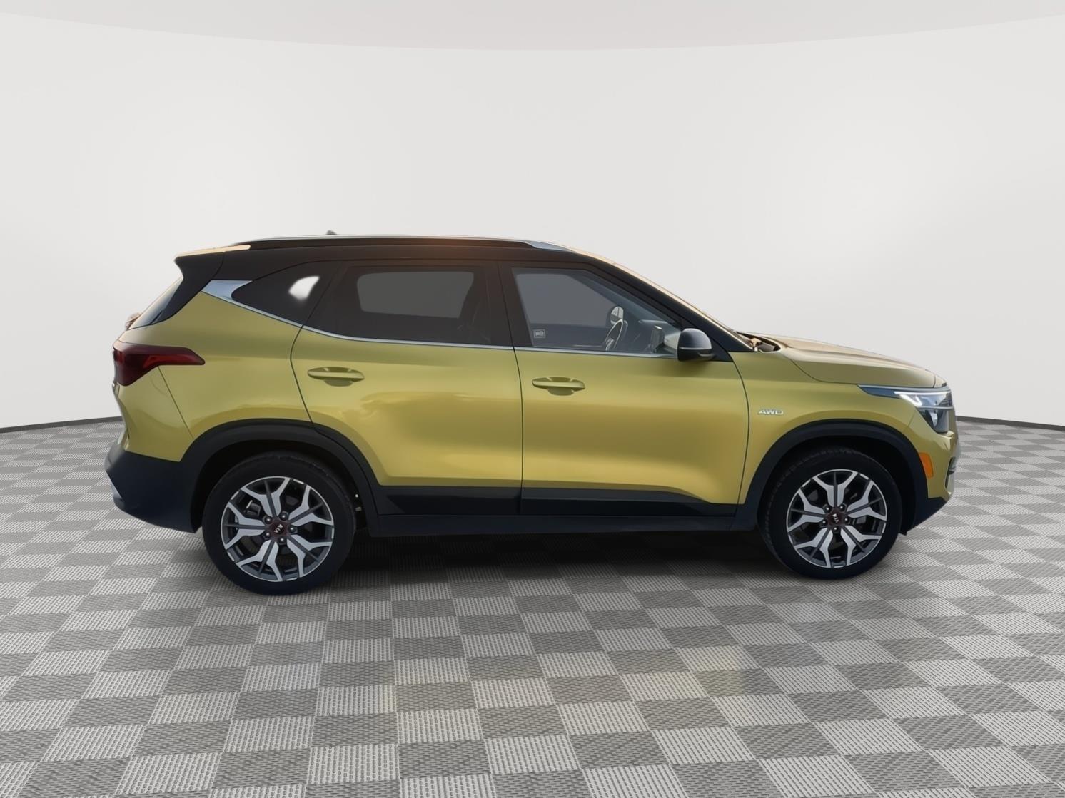 Vehicle photo 7