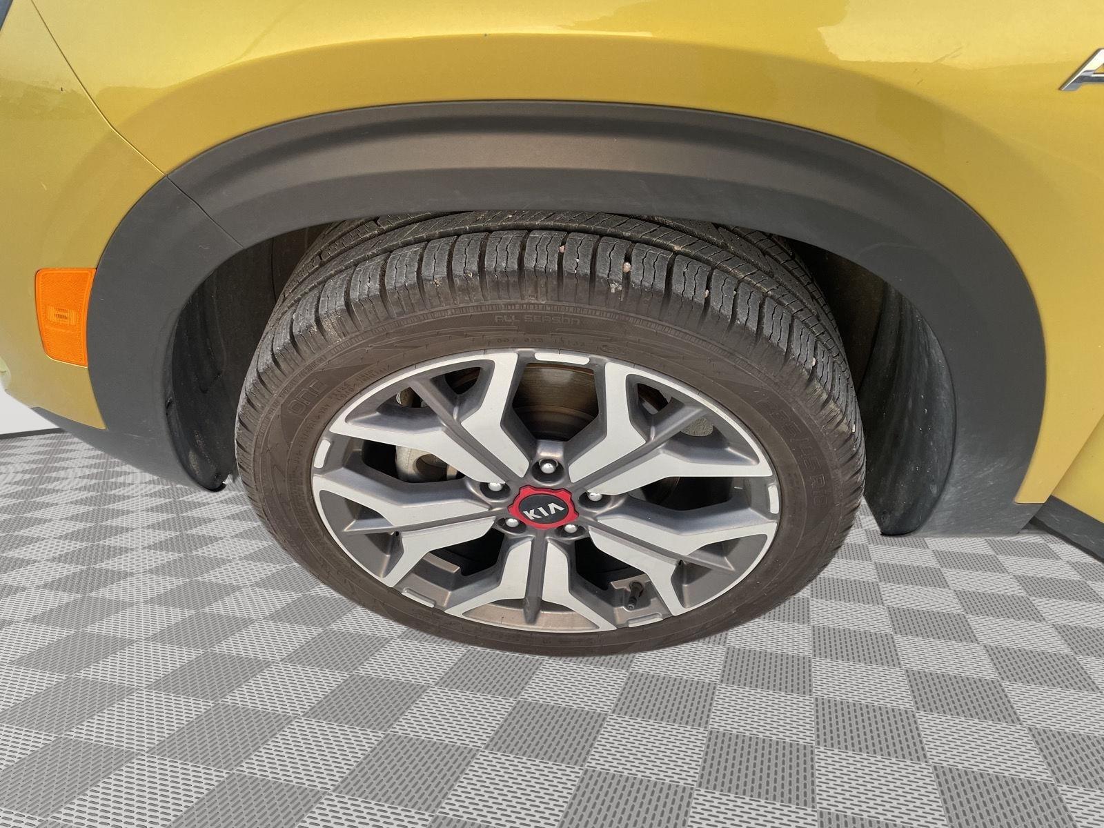 Vehicle photo 10