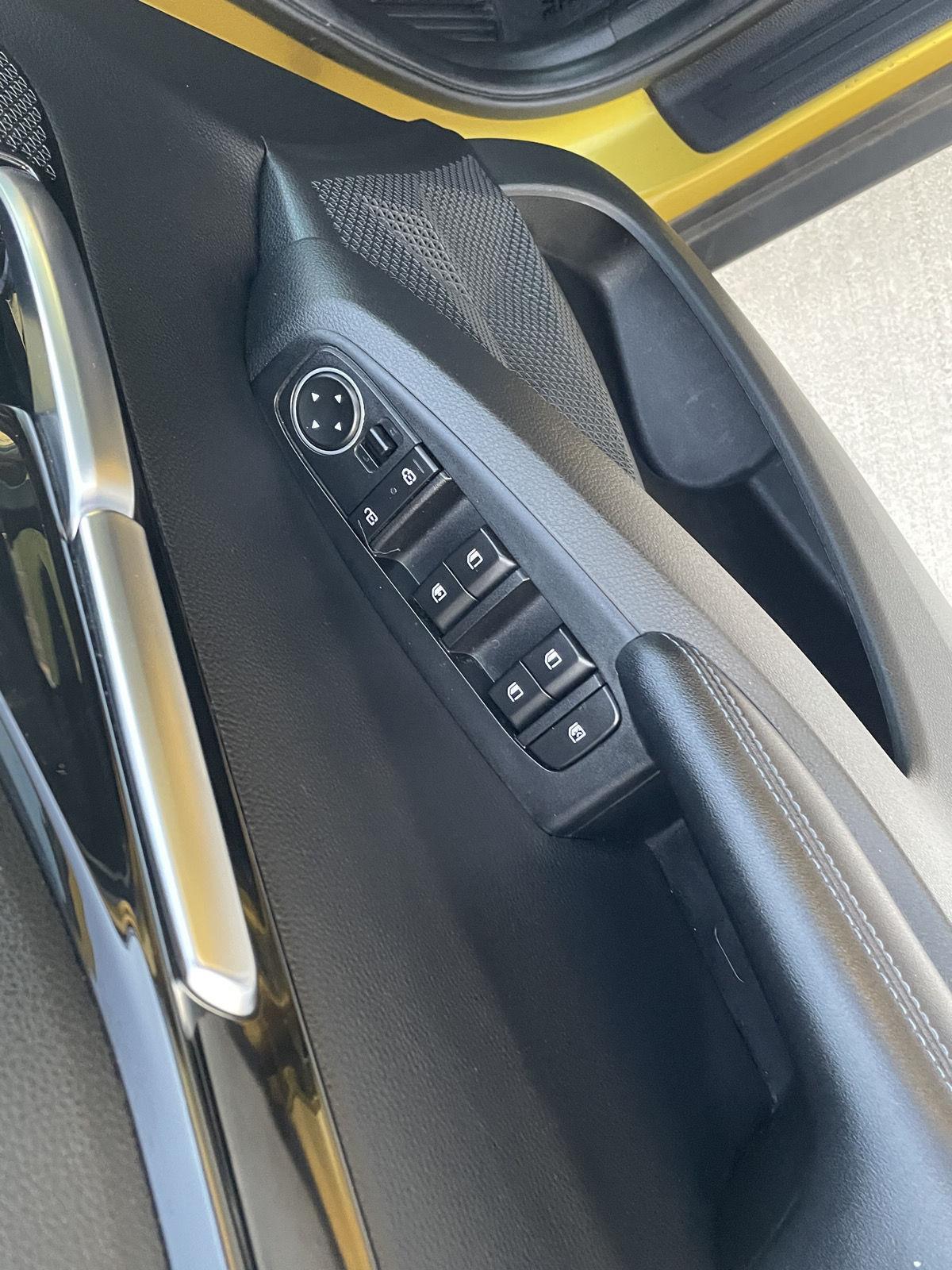 Vehicle photo 12