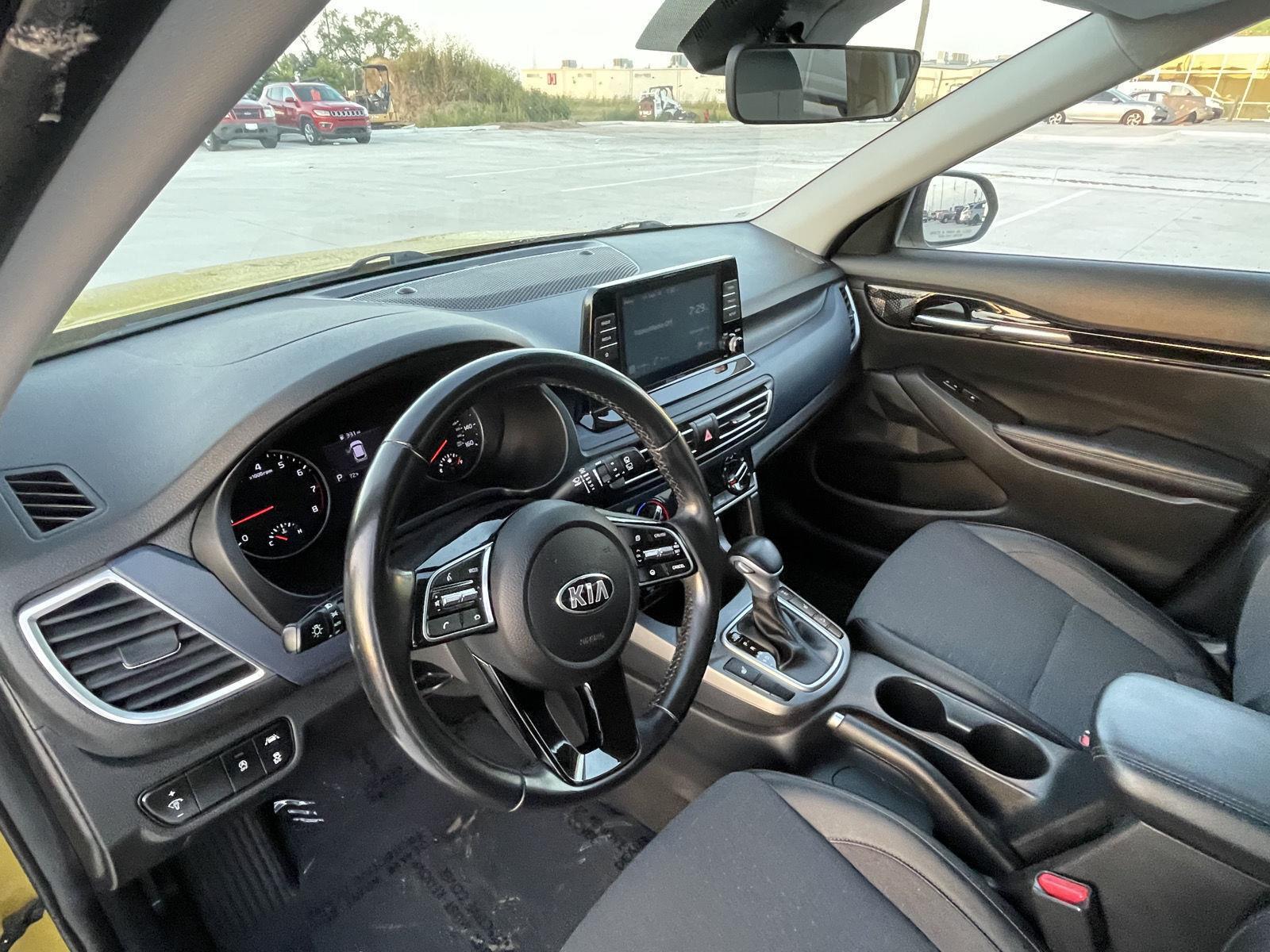 Vehicle photo 14