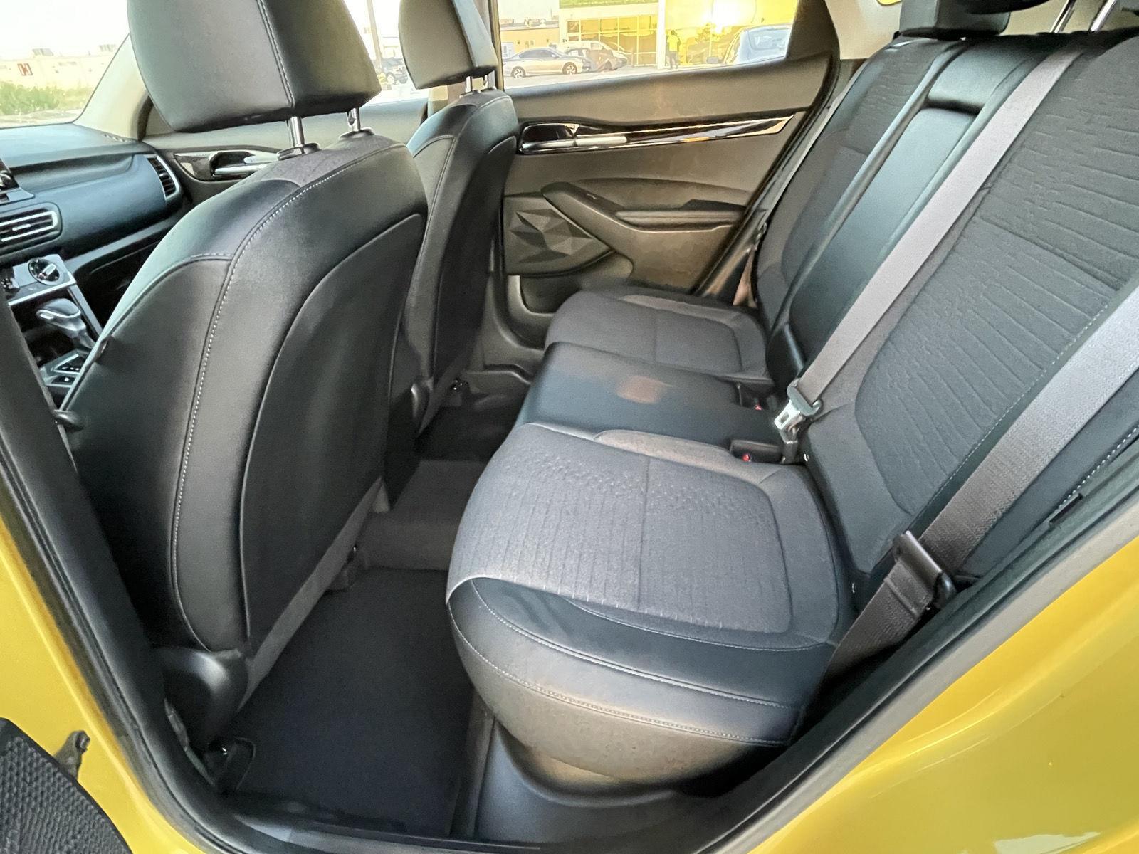 Vehicle photo 15