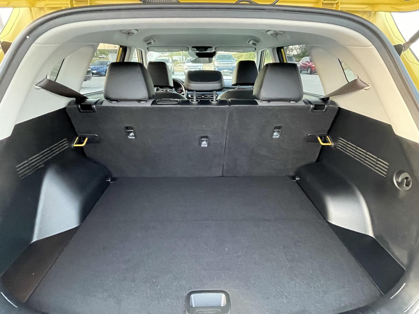 Vehicle photo 16