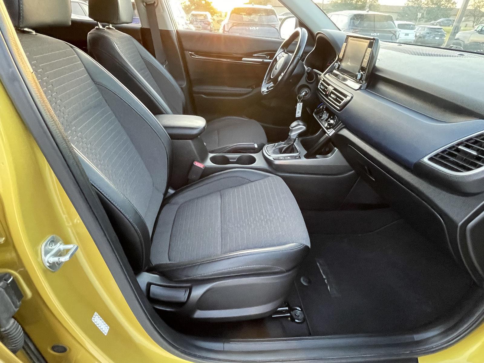 Vehicle photo 18