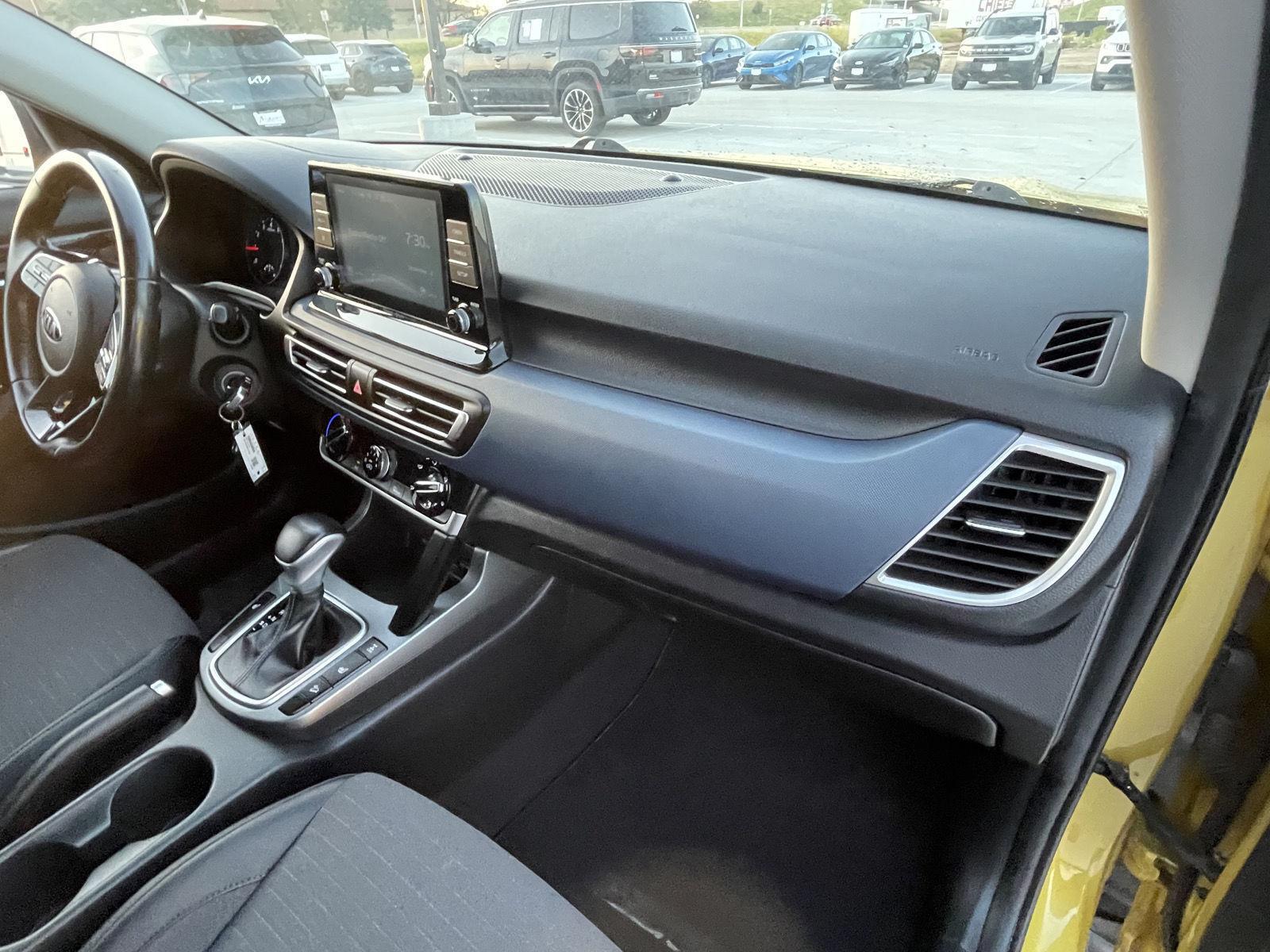Vehicle photo 19