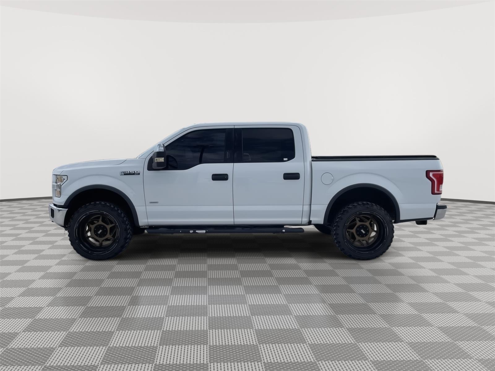 Vehicle photo 2