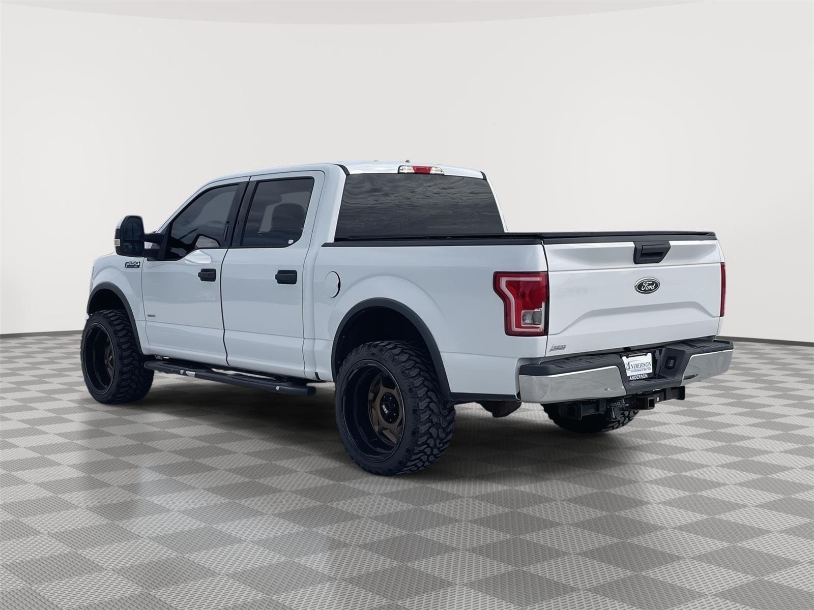 Vehicle photo 4