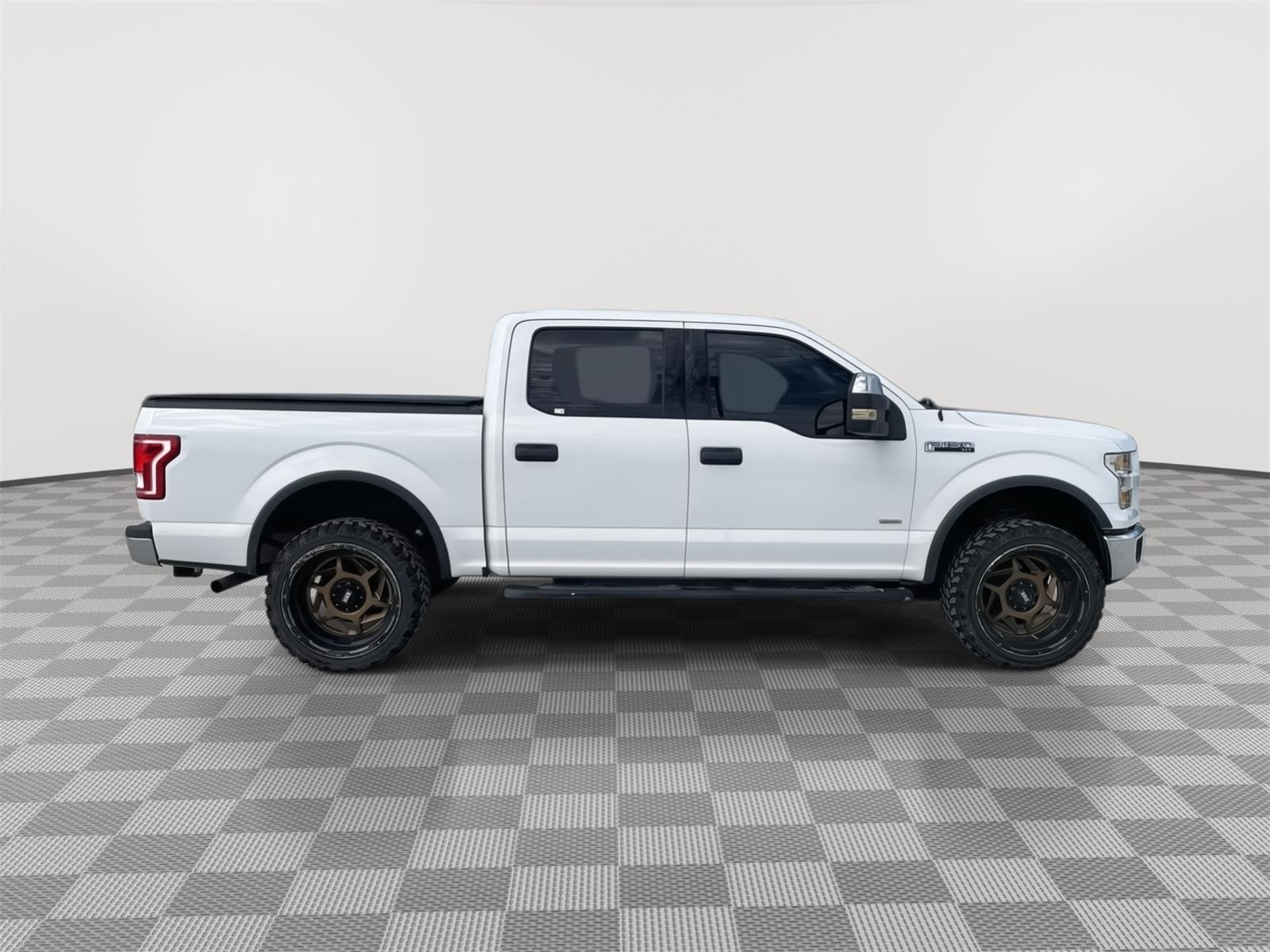 Vehicle photo 7