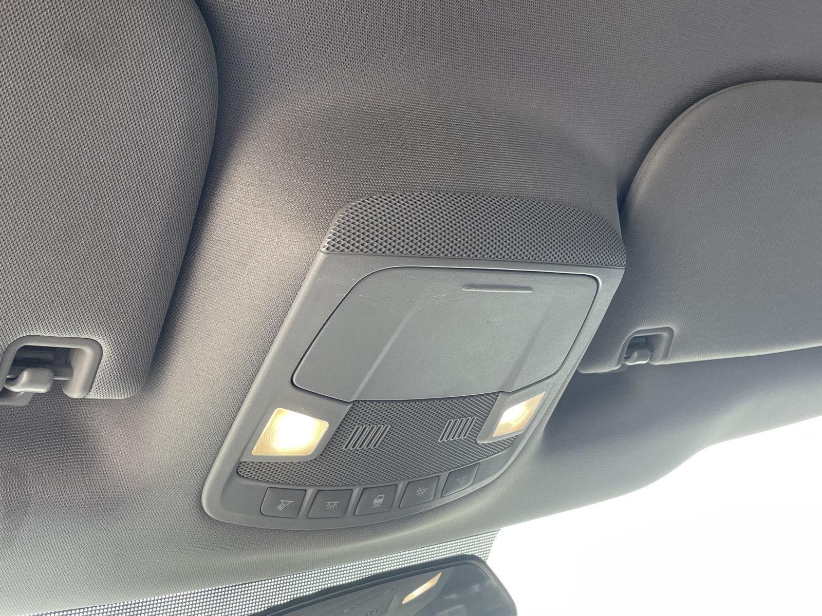 Vehicle photo 16