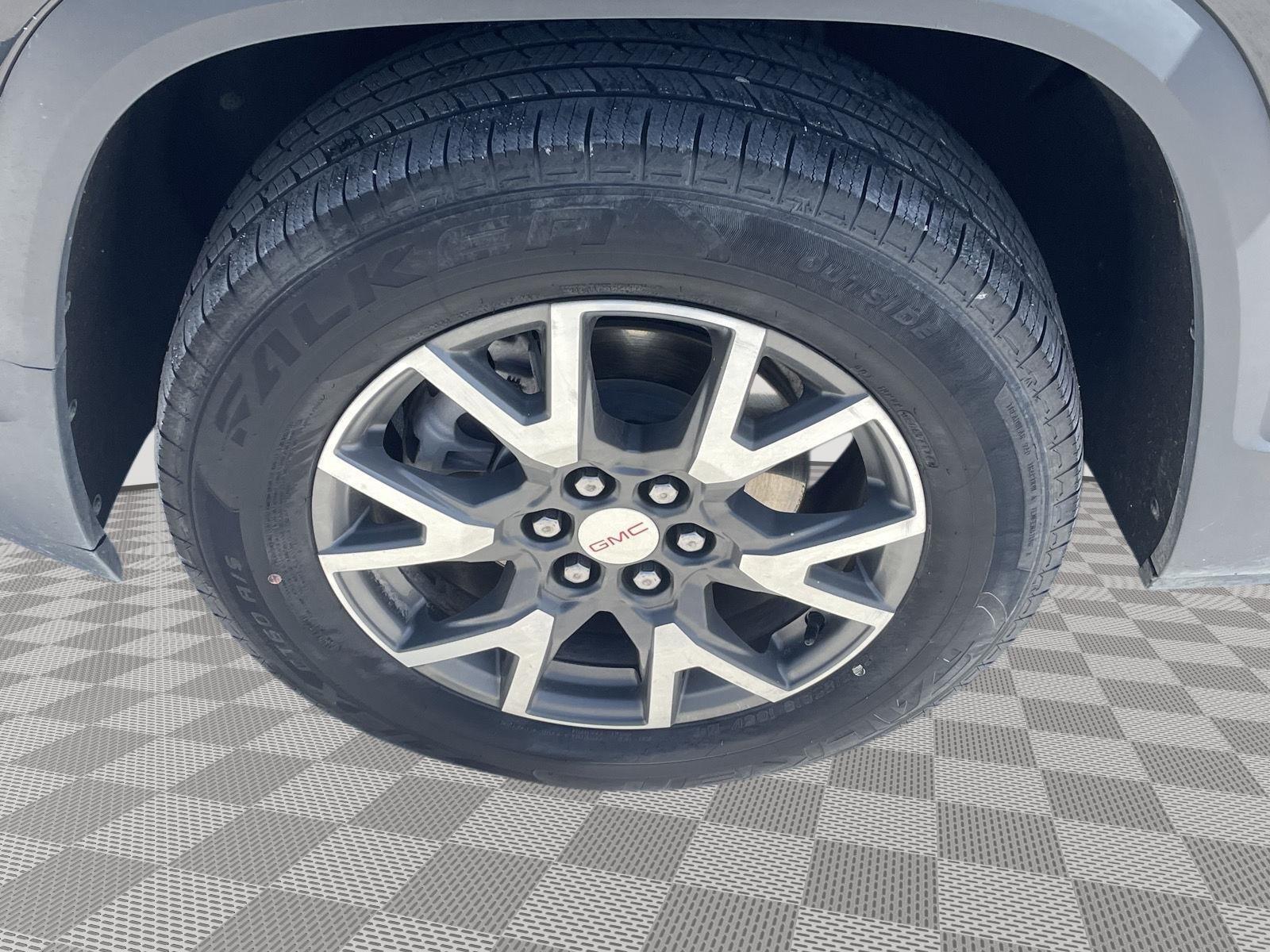 Vehicle photo 10