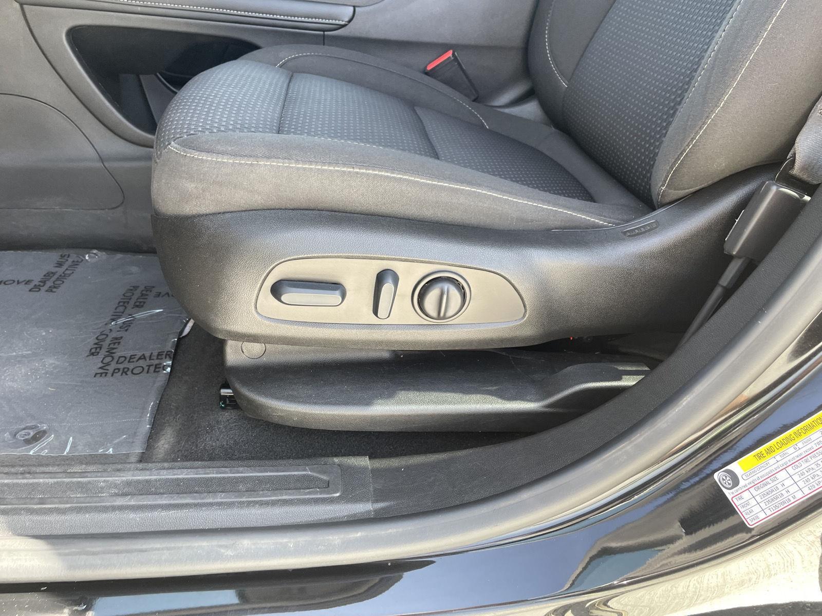 Vehicle photo 17