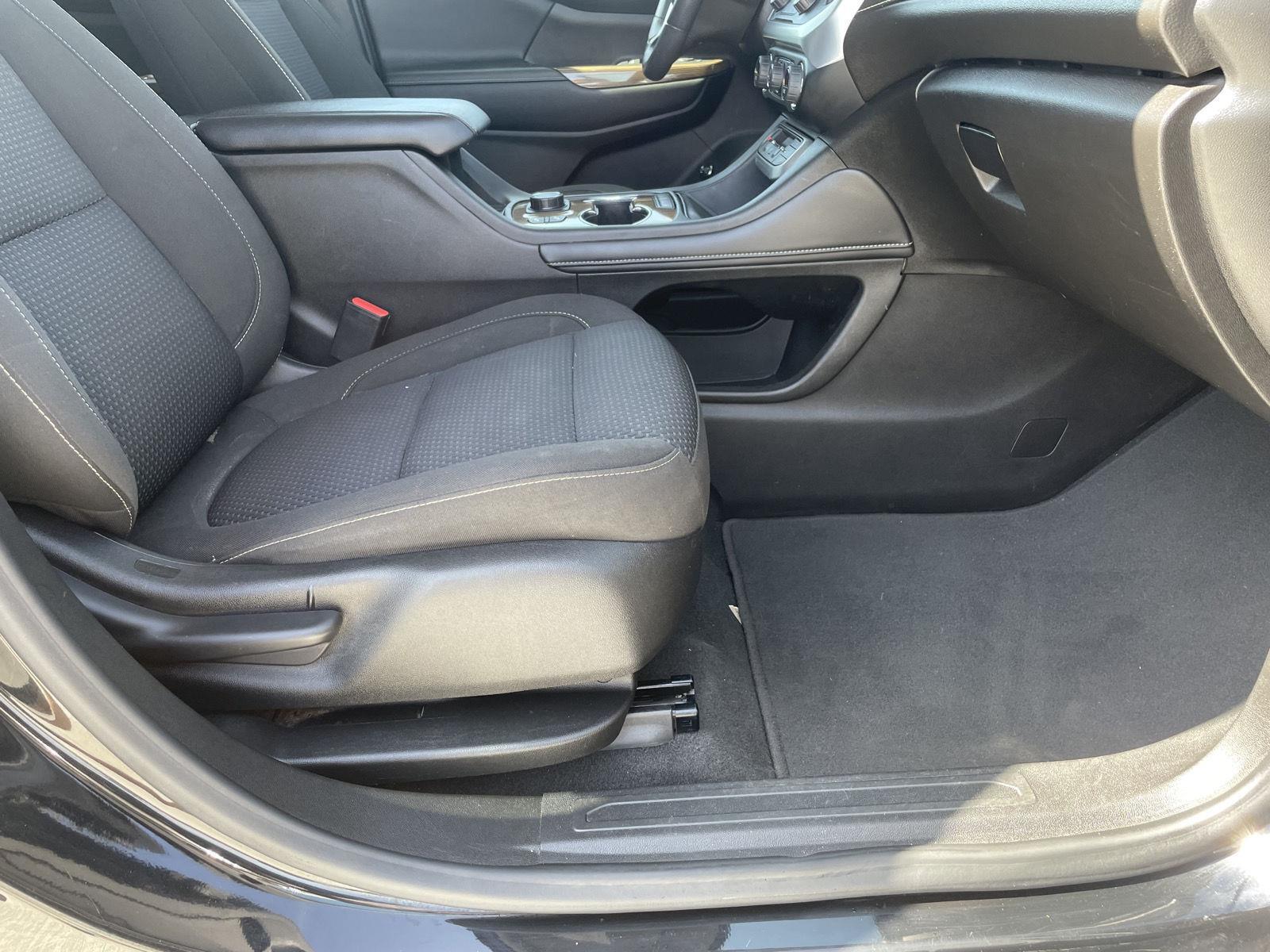 Vehicle photo 21