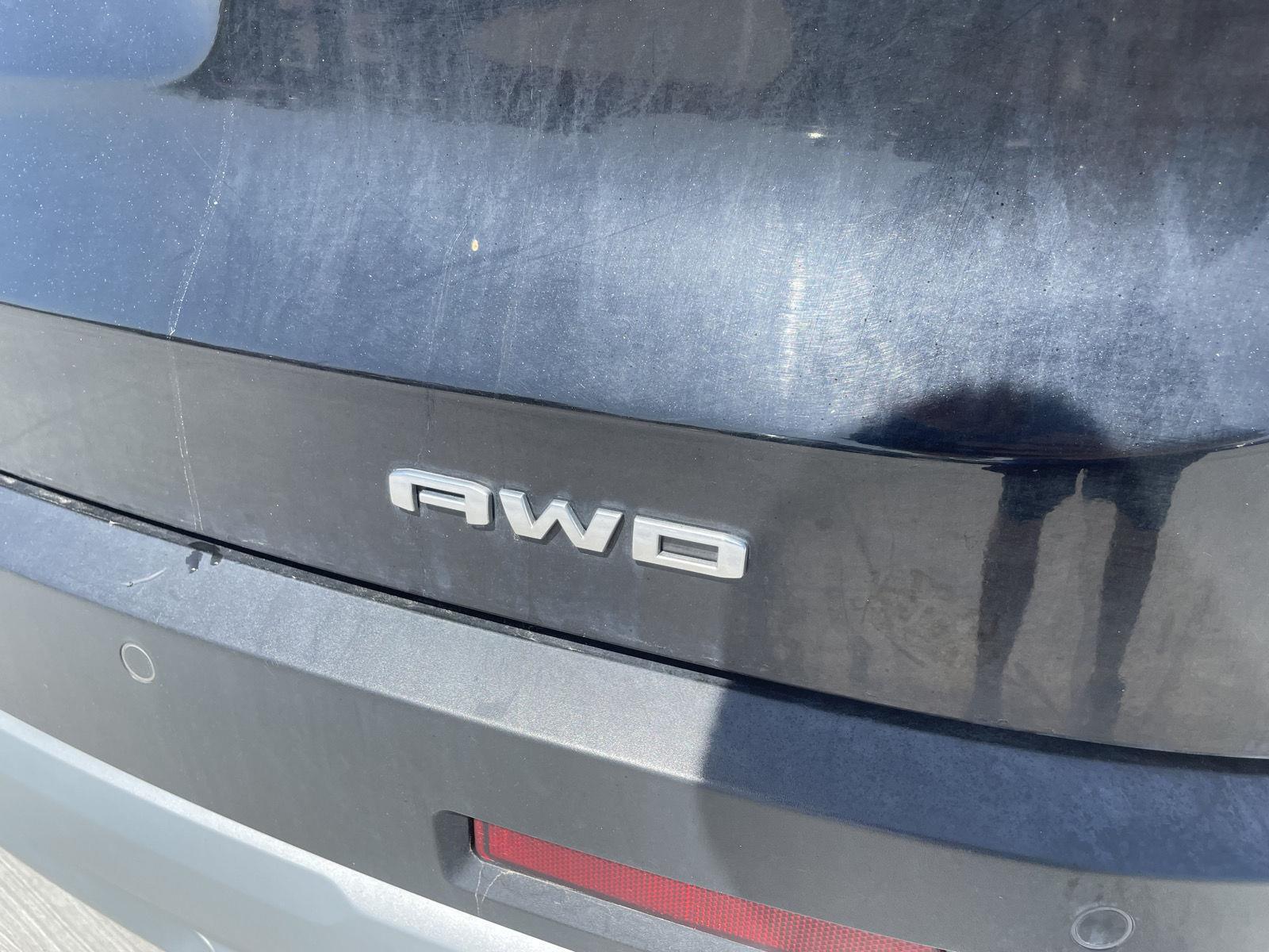 Vehicle photo 23