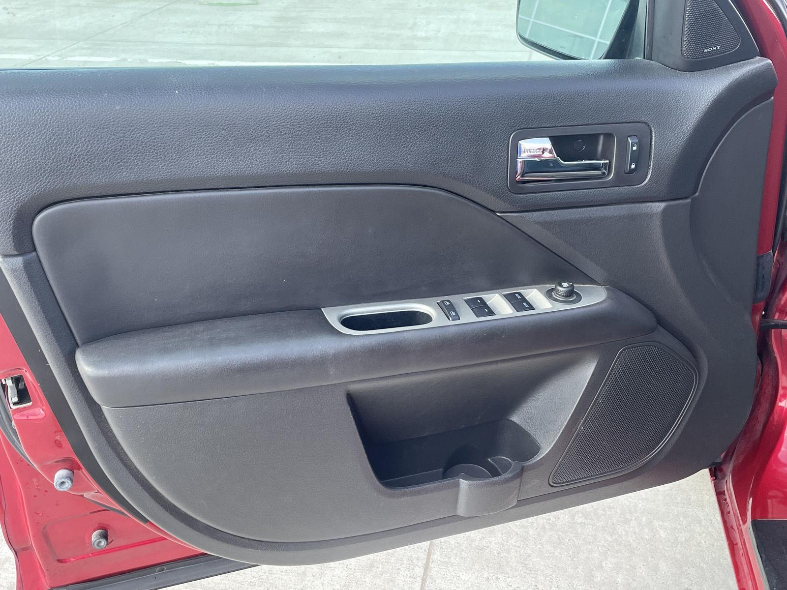 Vehicle photo 12