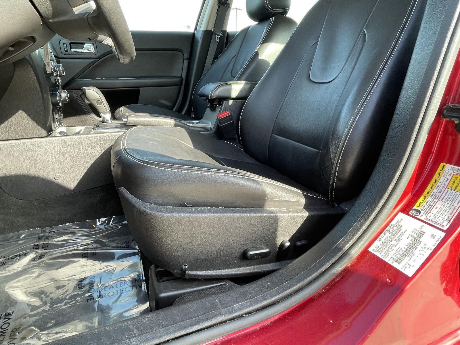 Vehicle photo 17