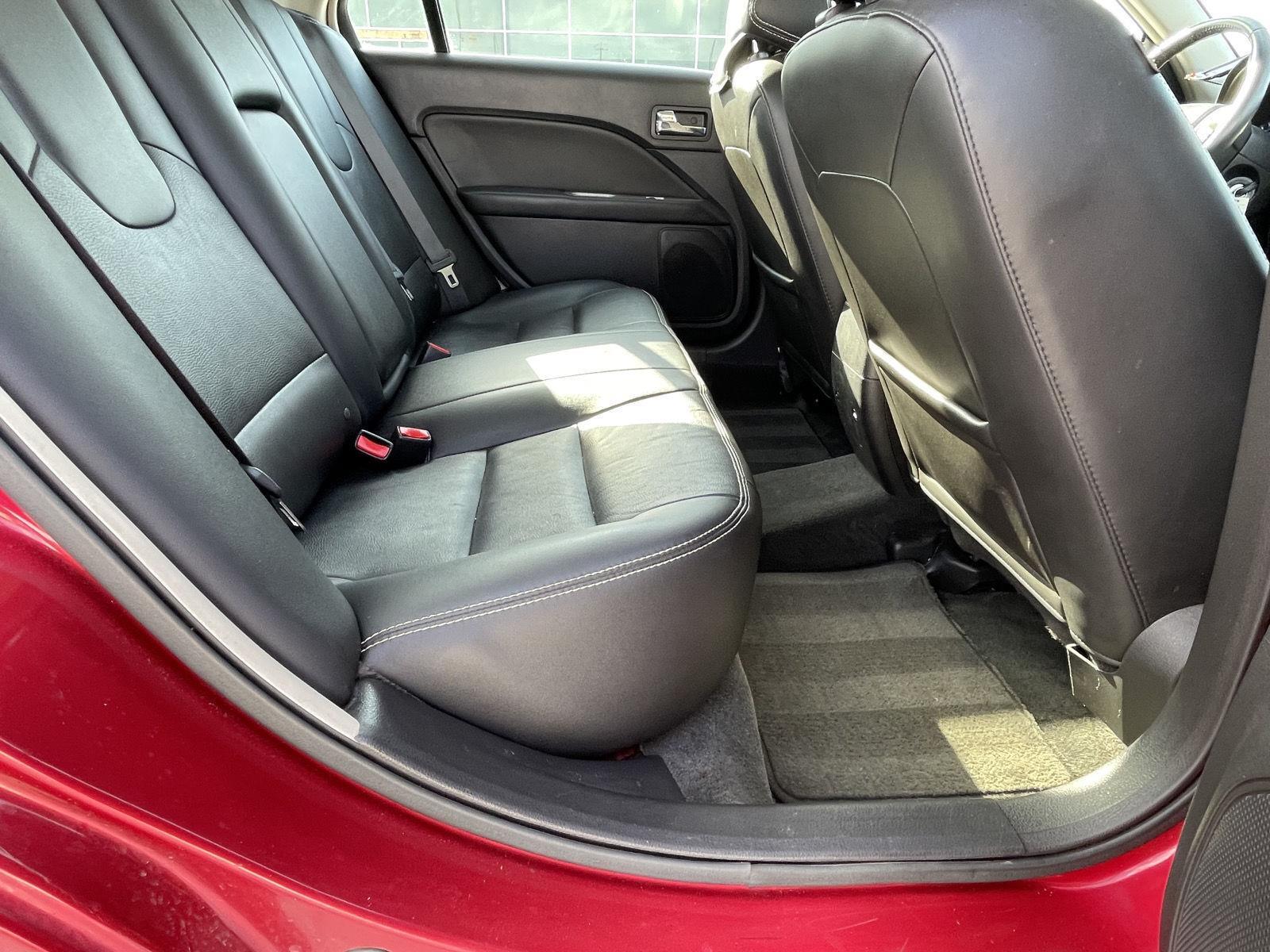 Vehicle photo 18