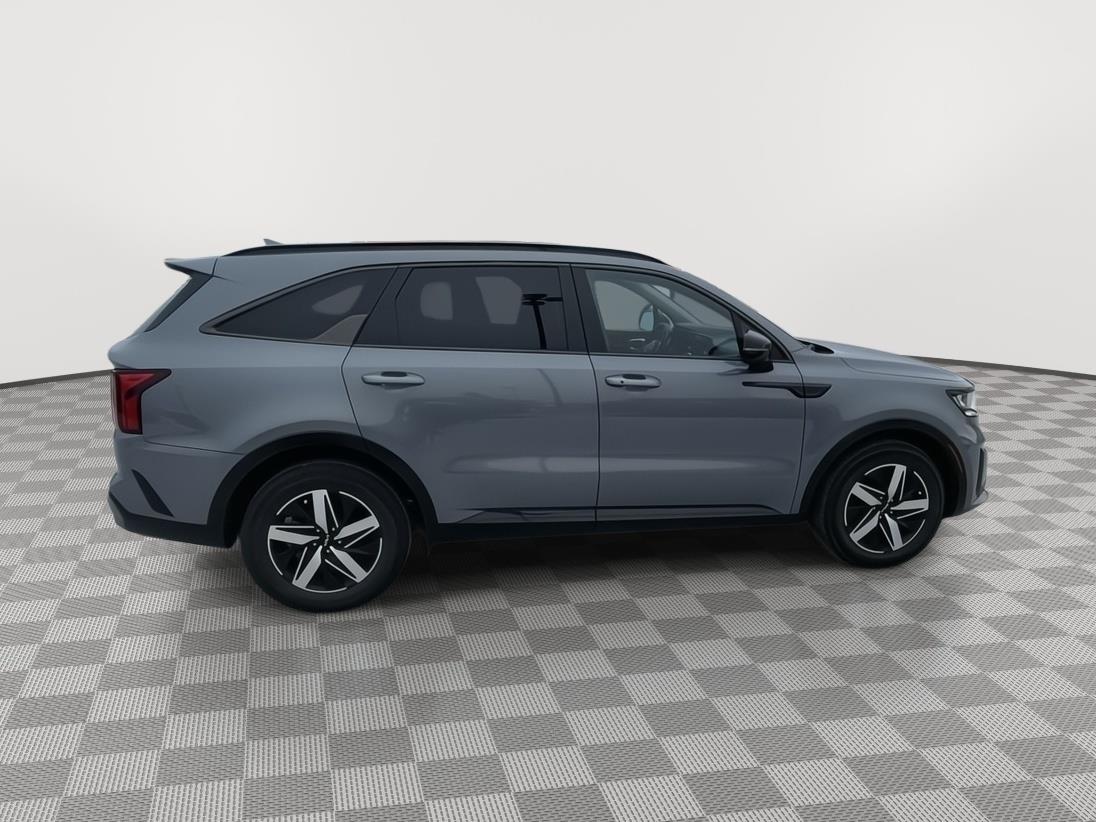 Vehicle photo 7