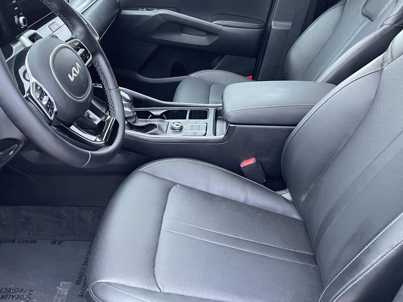 Vehicle photo 13