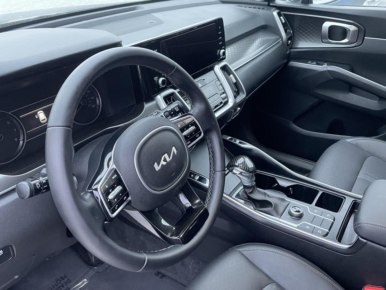 Vehicle photo 14