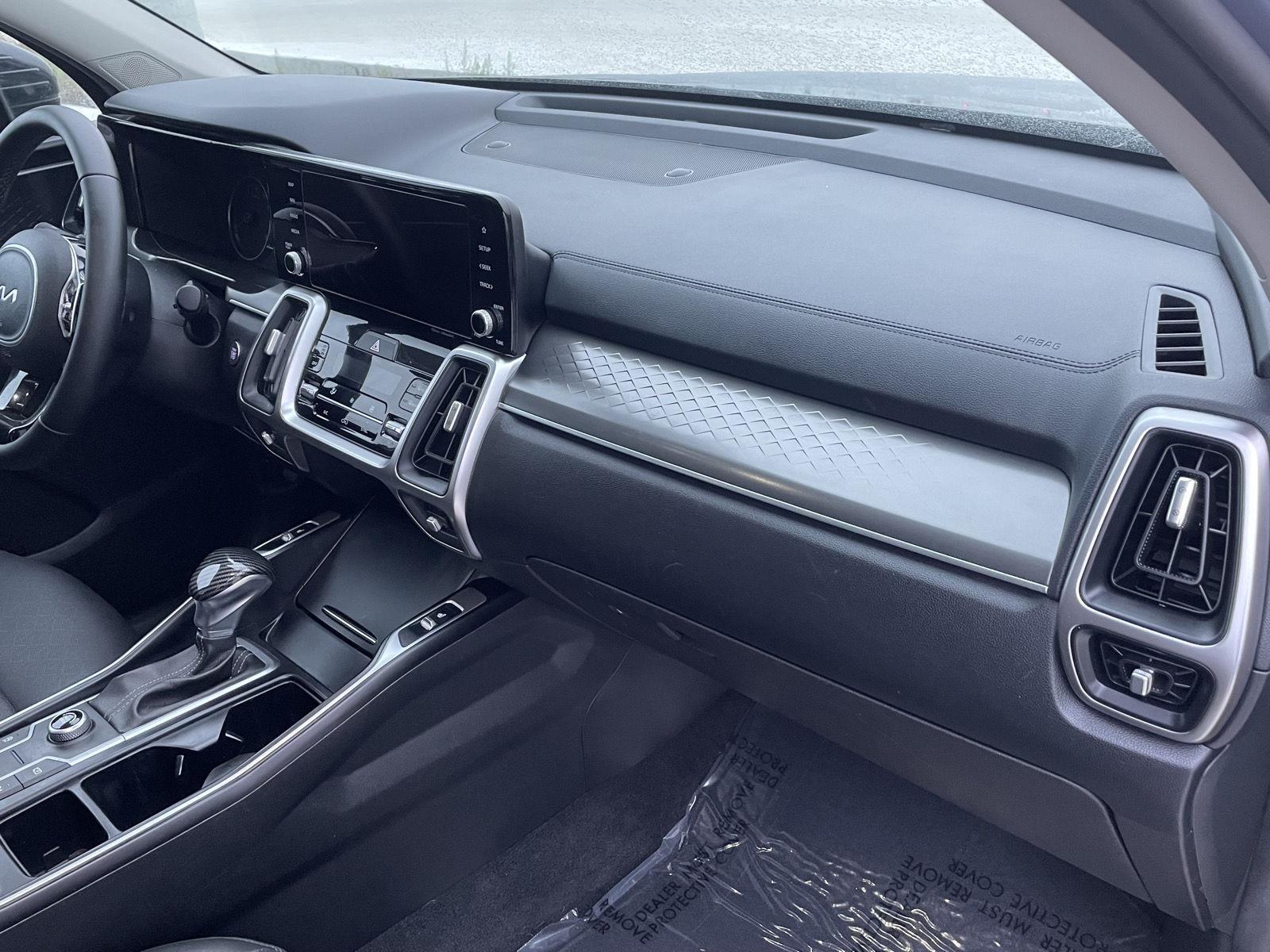 Vehicle photo 19