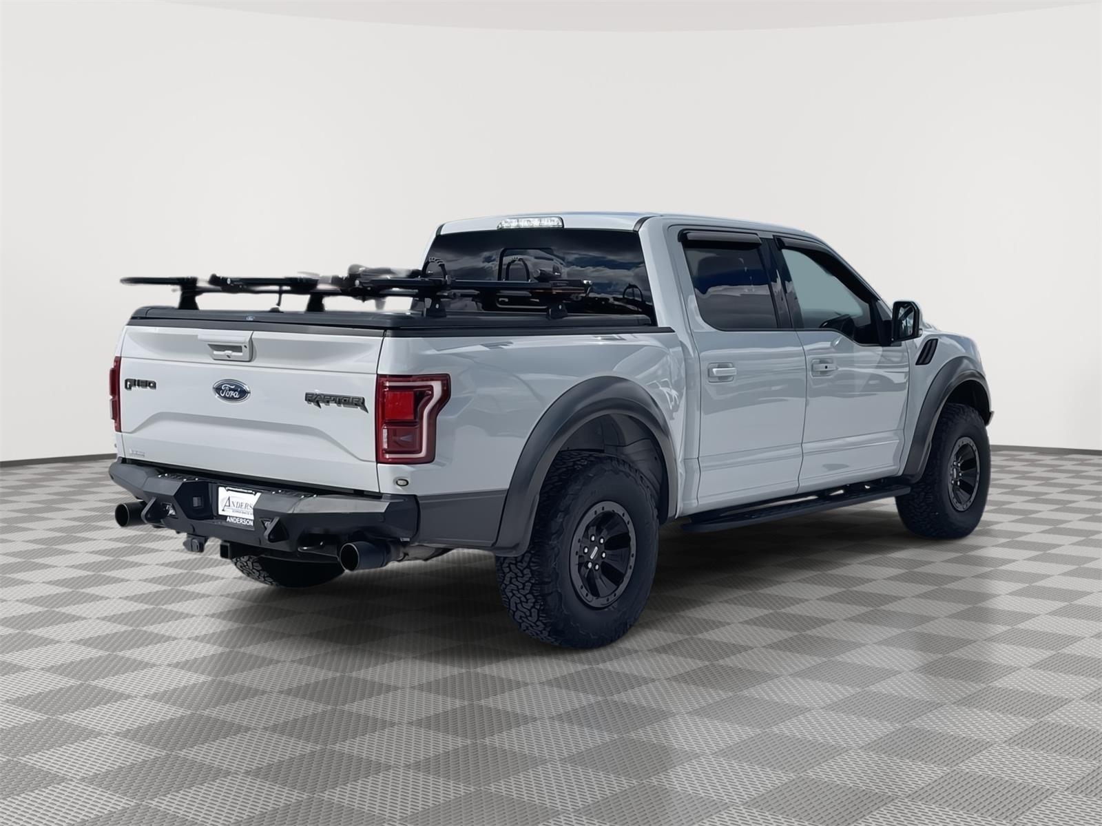 Vehicle photo 6