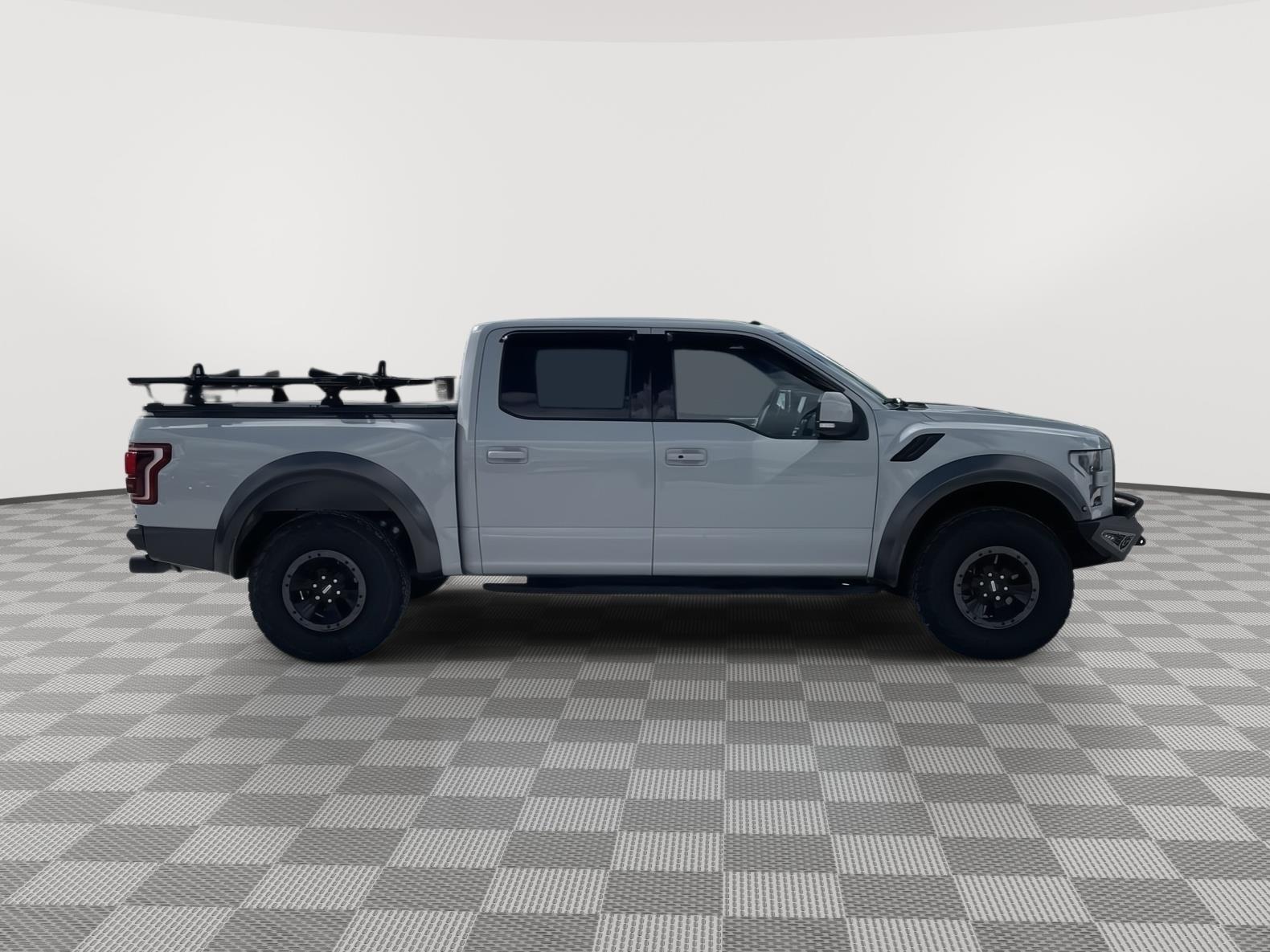 Vehicle photo 7