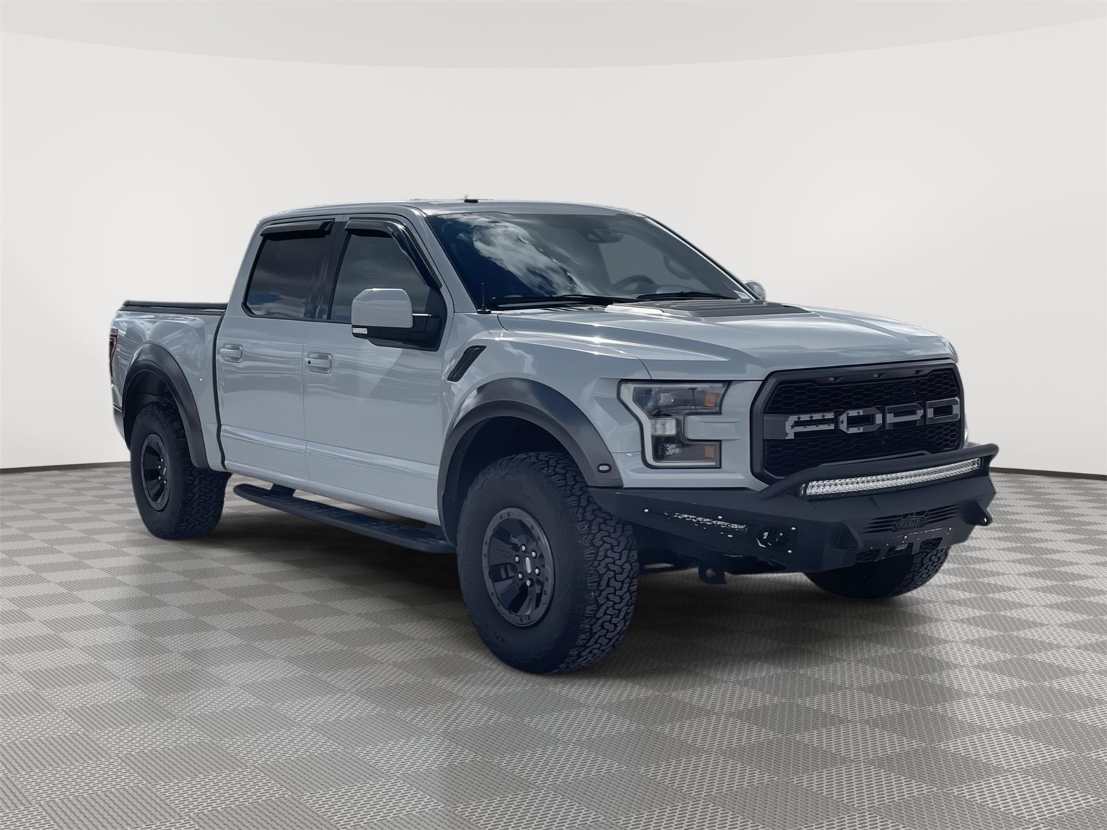 Vehicle photo 8