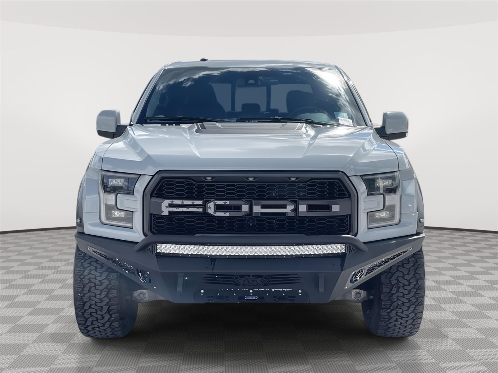 Vehicle photo 9