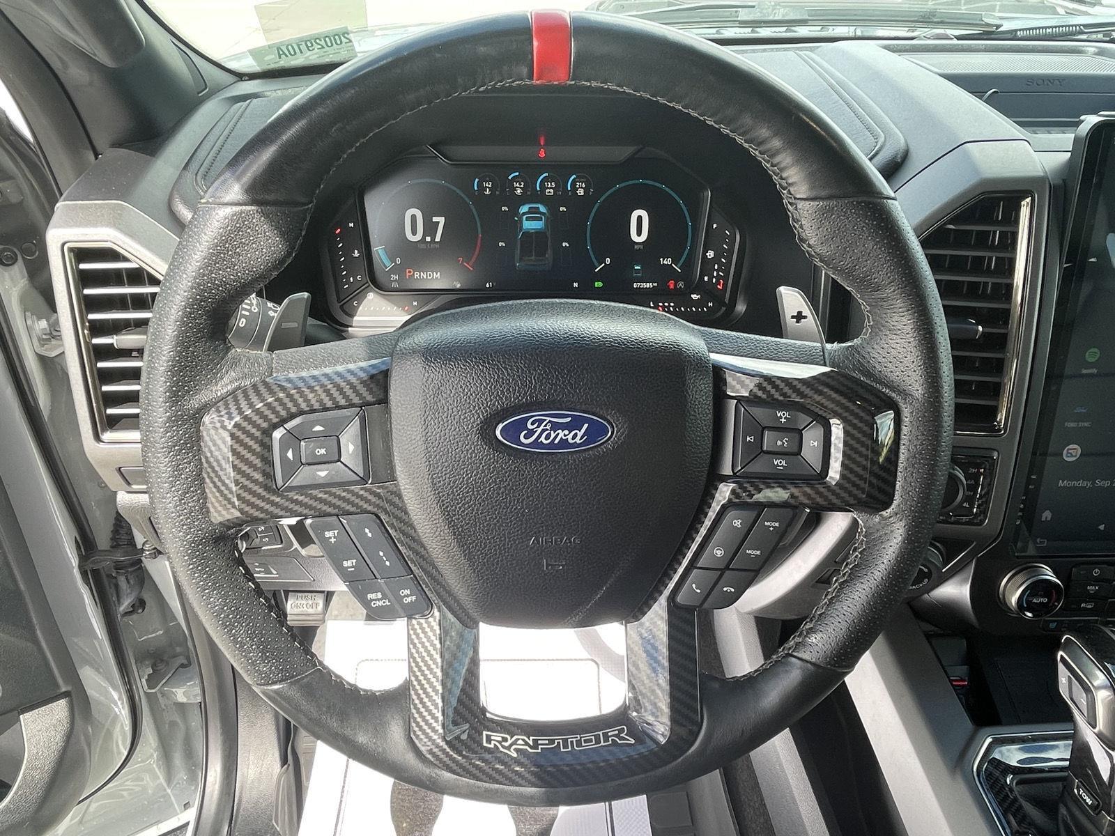 Vehicle photo 13