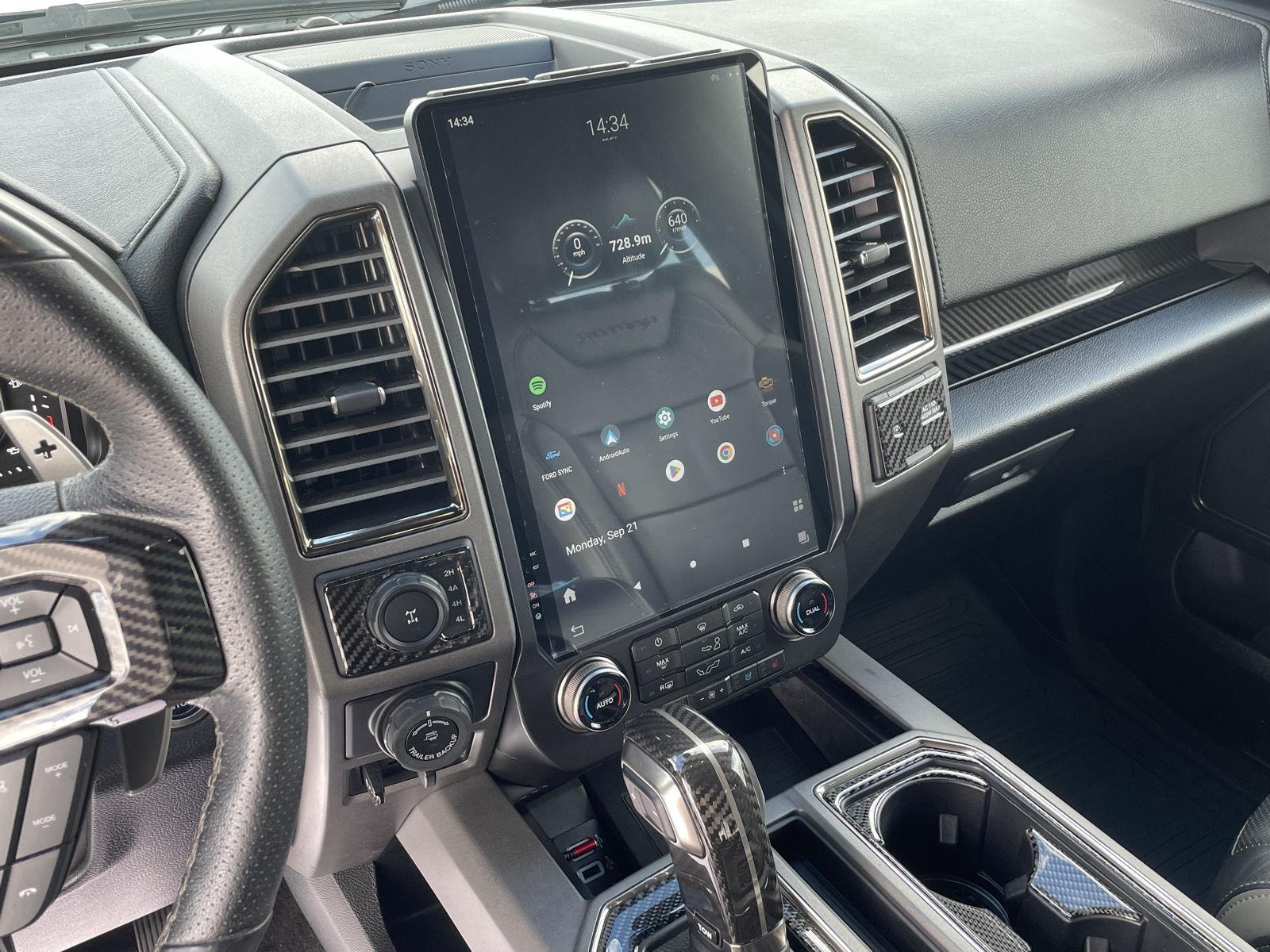 Vehicle photo 14