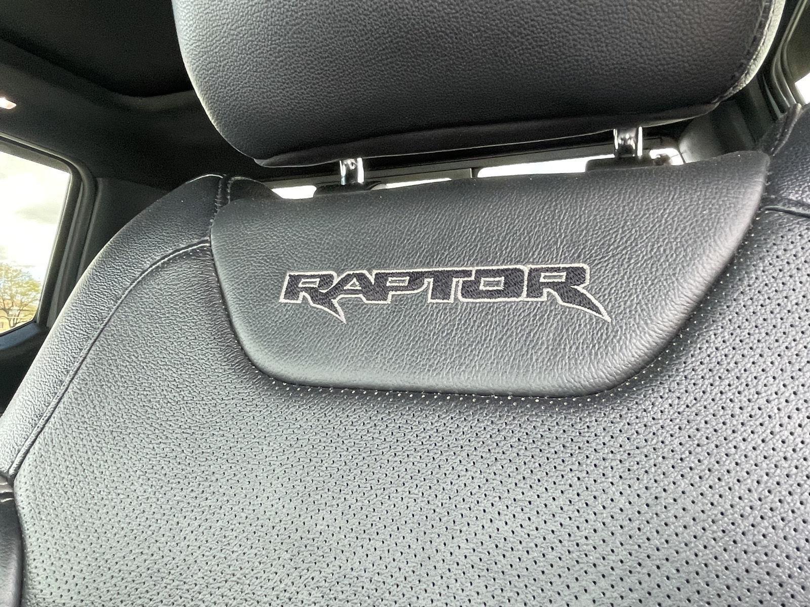 Vehicle photo 19