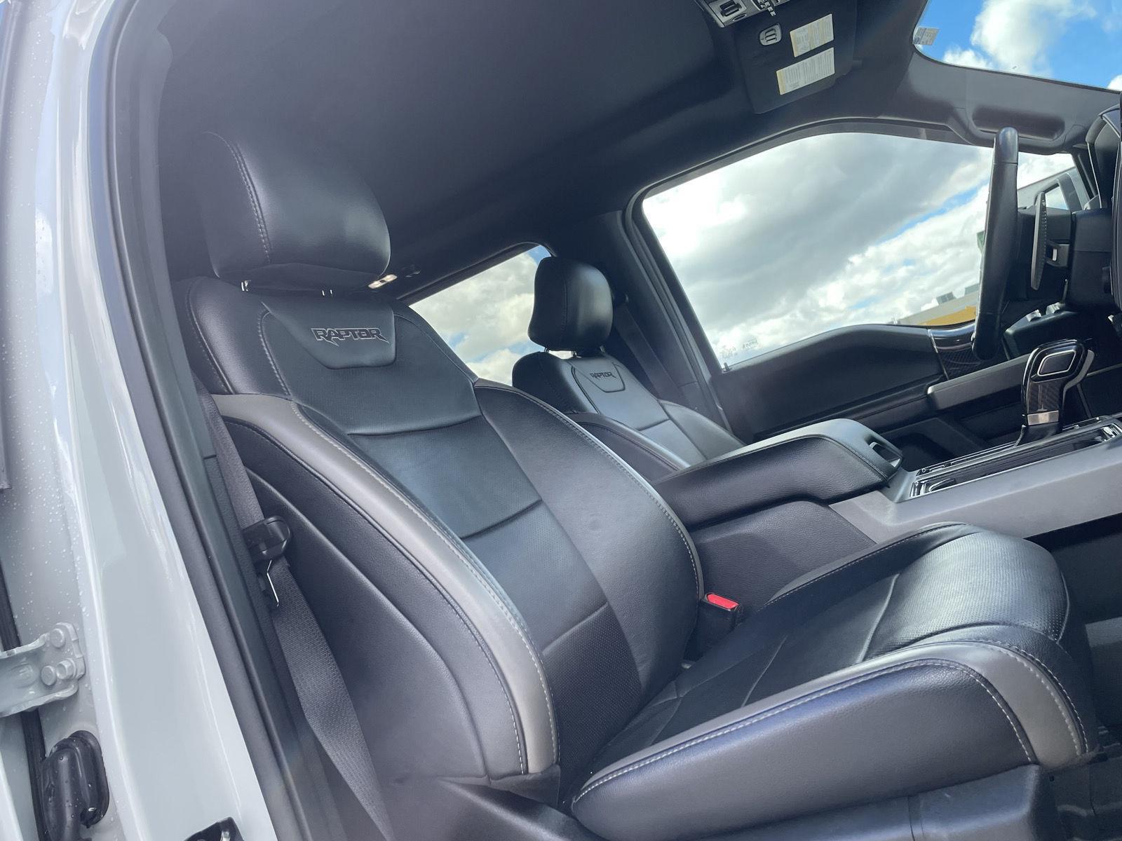 Vehicle photo 23