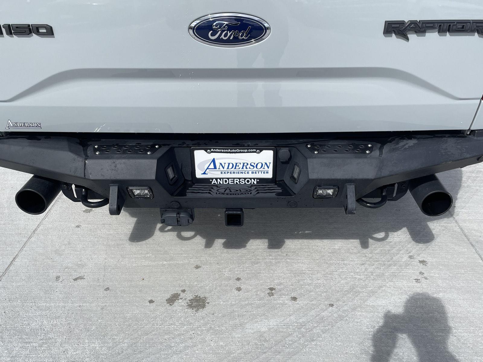Vehicle photo 24