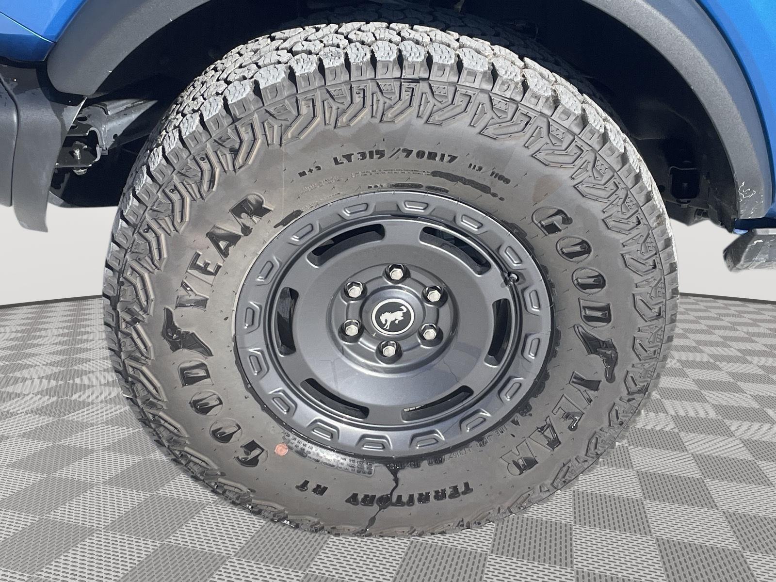 Vehicle photo 10